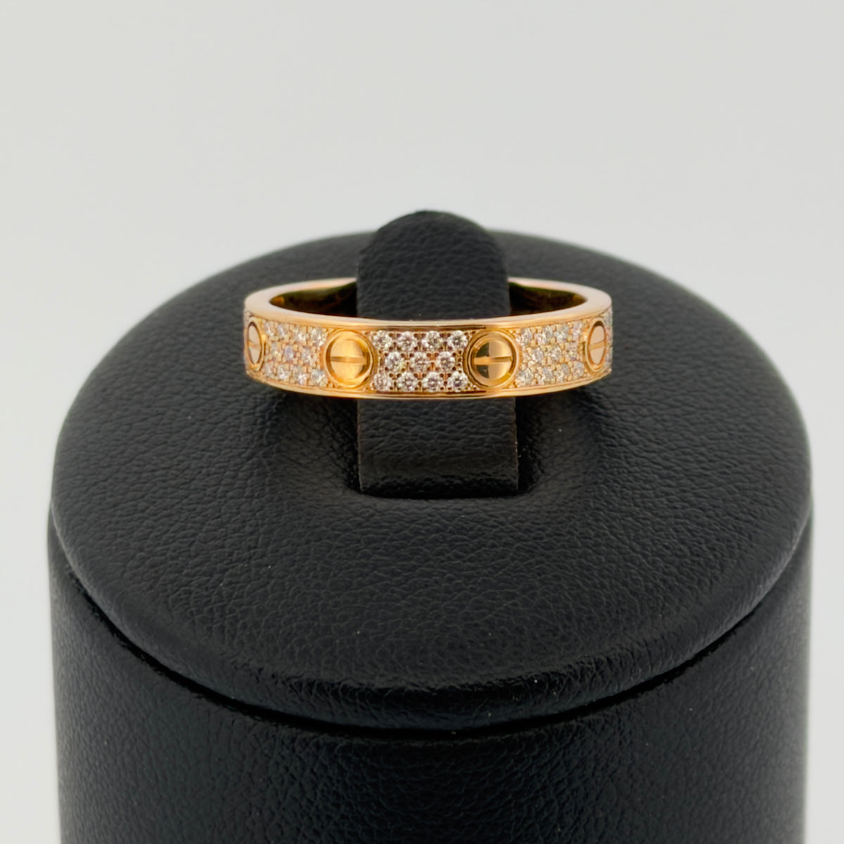 Bague cartier Love small Pavée diamant taille 52 or 18 carats bijou de luxe