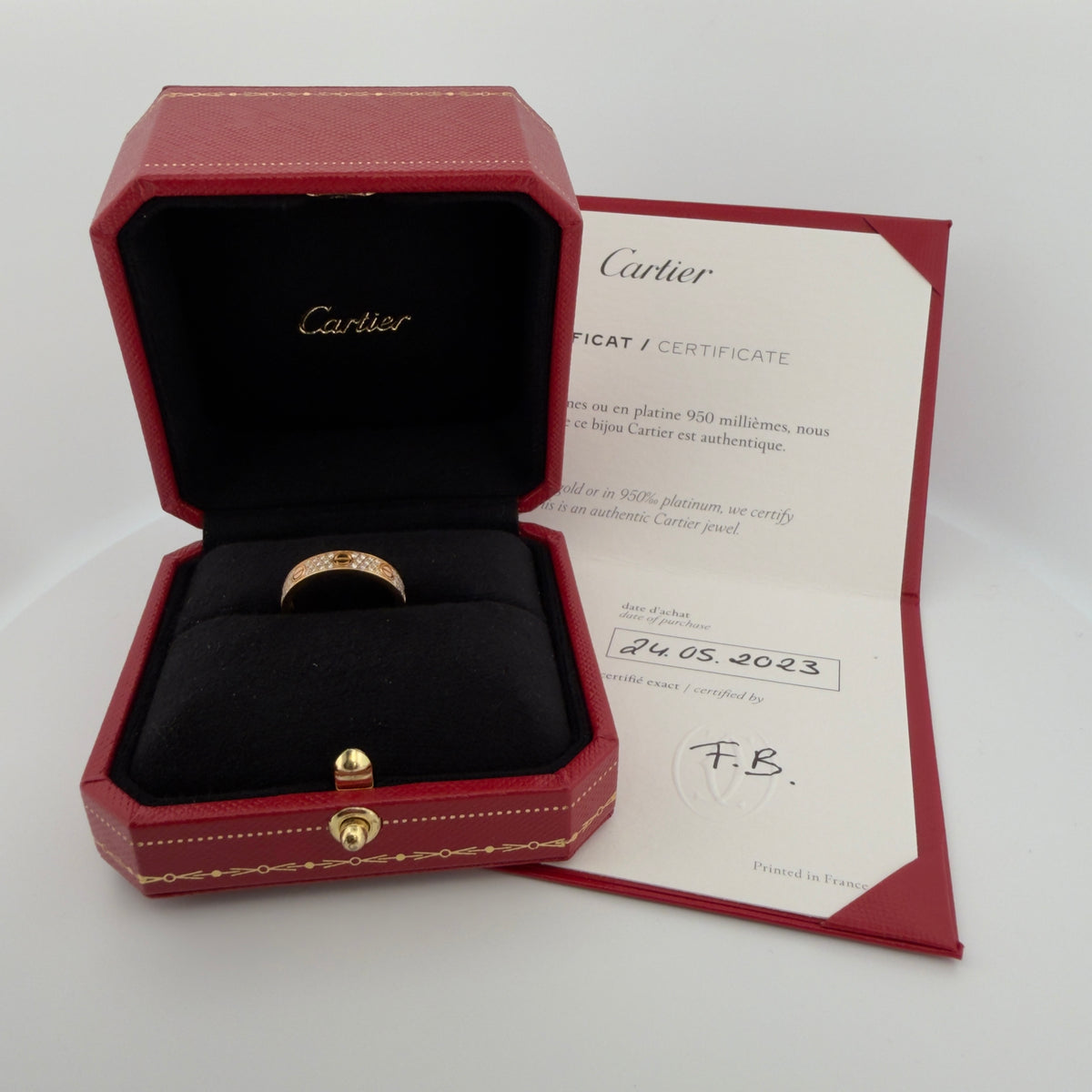 Bague cartier Love small Pavée diamant taille 52 or 18 carats bijou de luxe vue 5