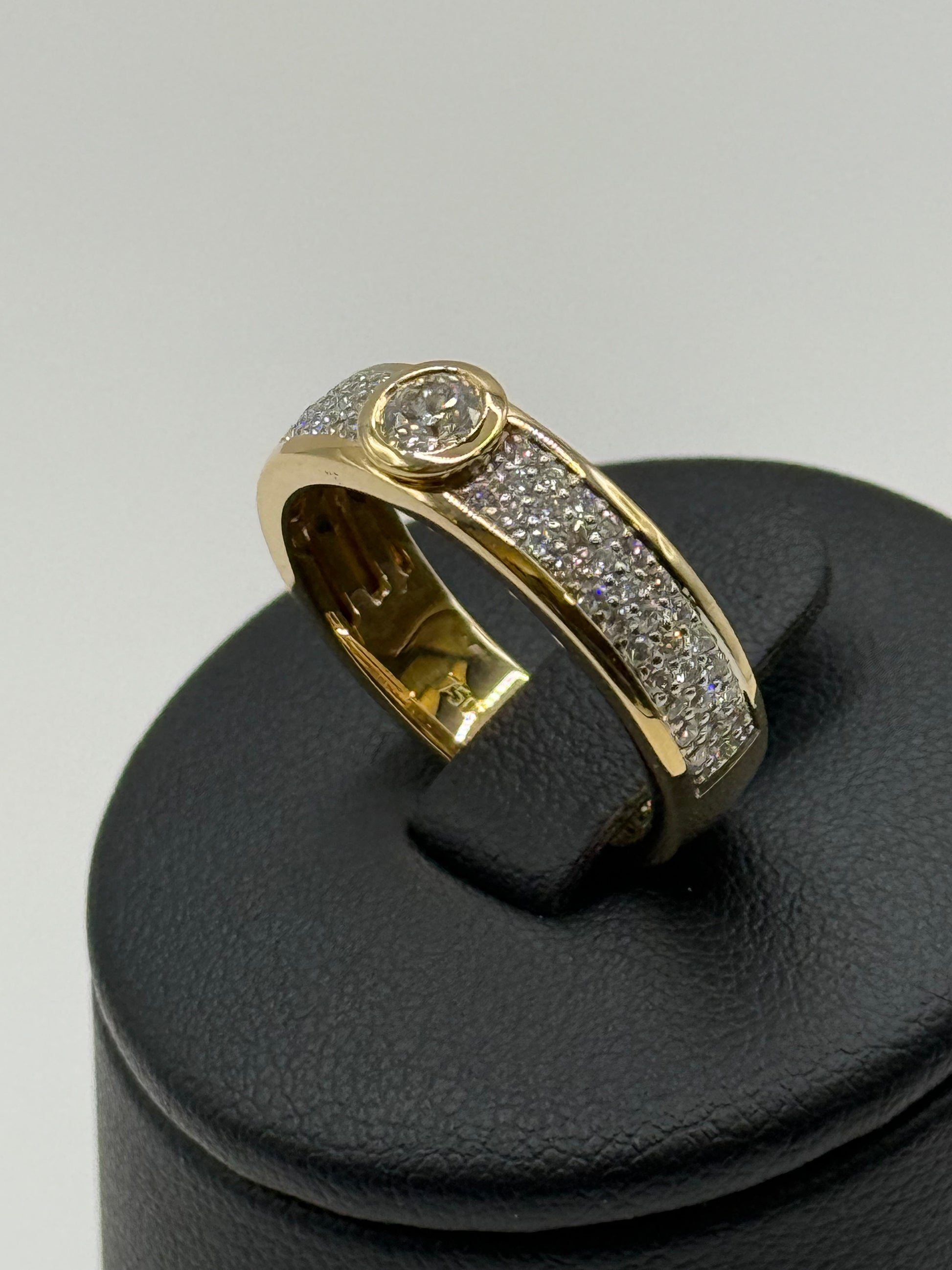 Bague diamant 0,75 H SI taille 56 or 18 carats bijou de luxe vue 2