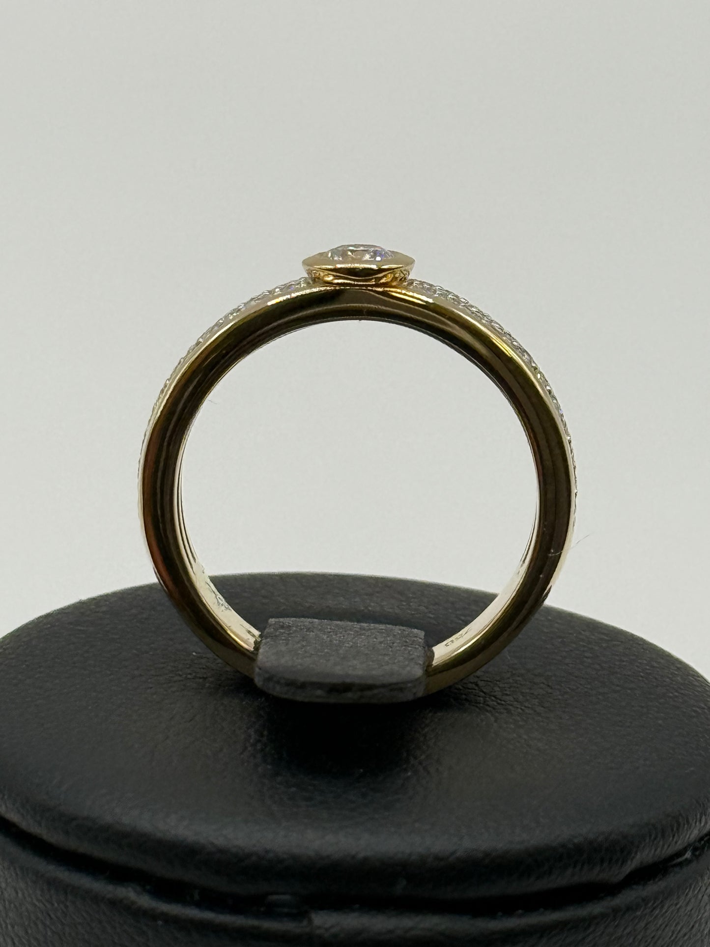 Bague diamant 0,75 H SI taille 56 or 18 carats bijou de luxe vue 3