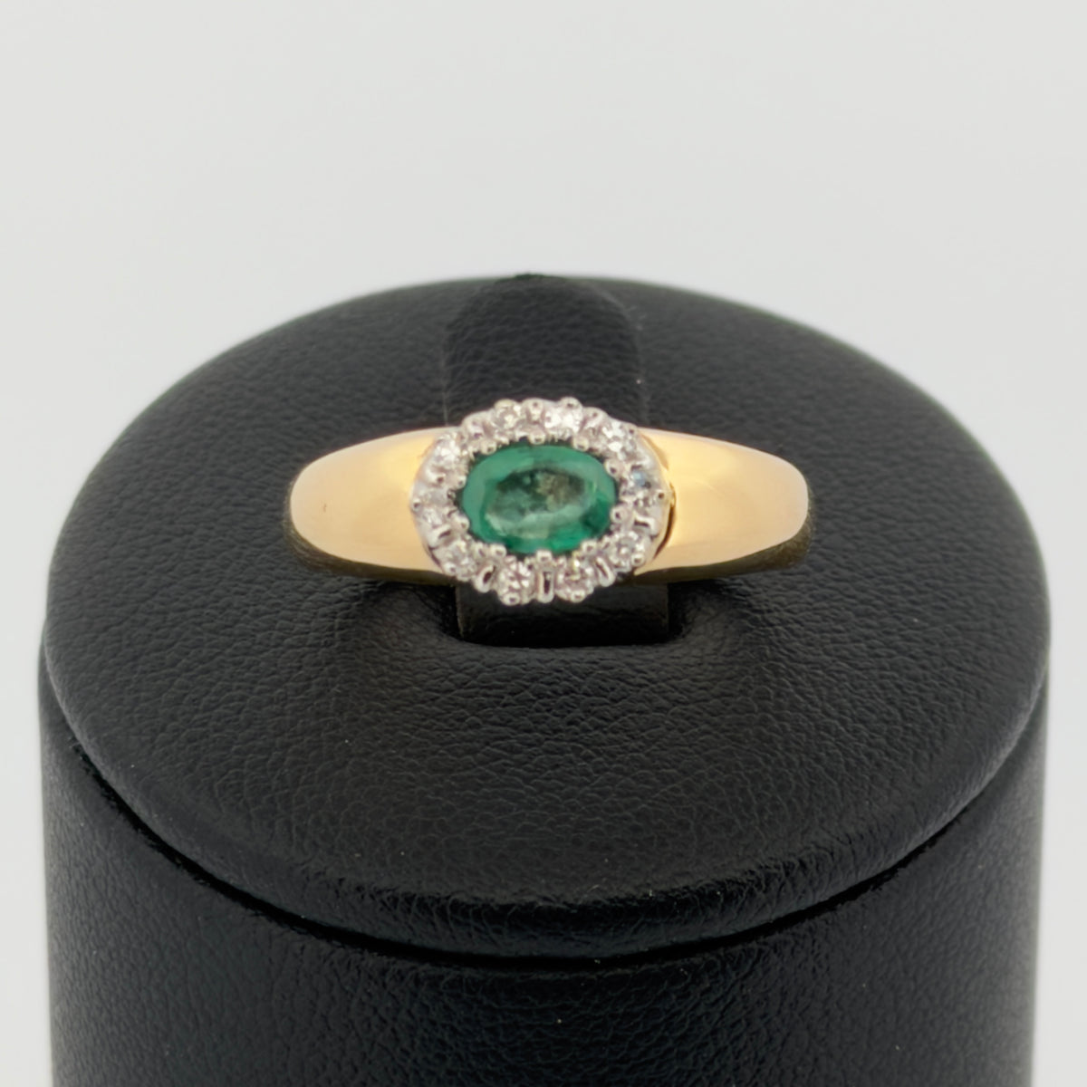 Bague Emeraude et Diamants  Émeraude taille 53,5 or 18 carats bijou de luxe