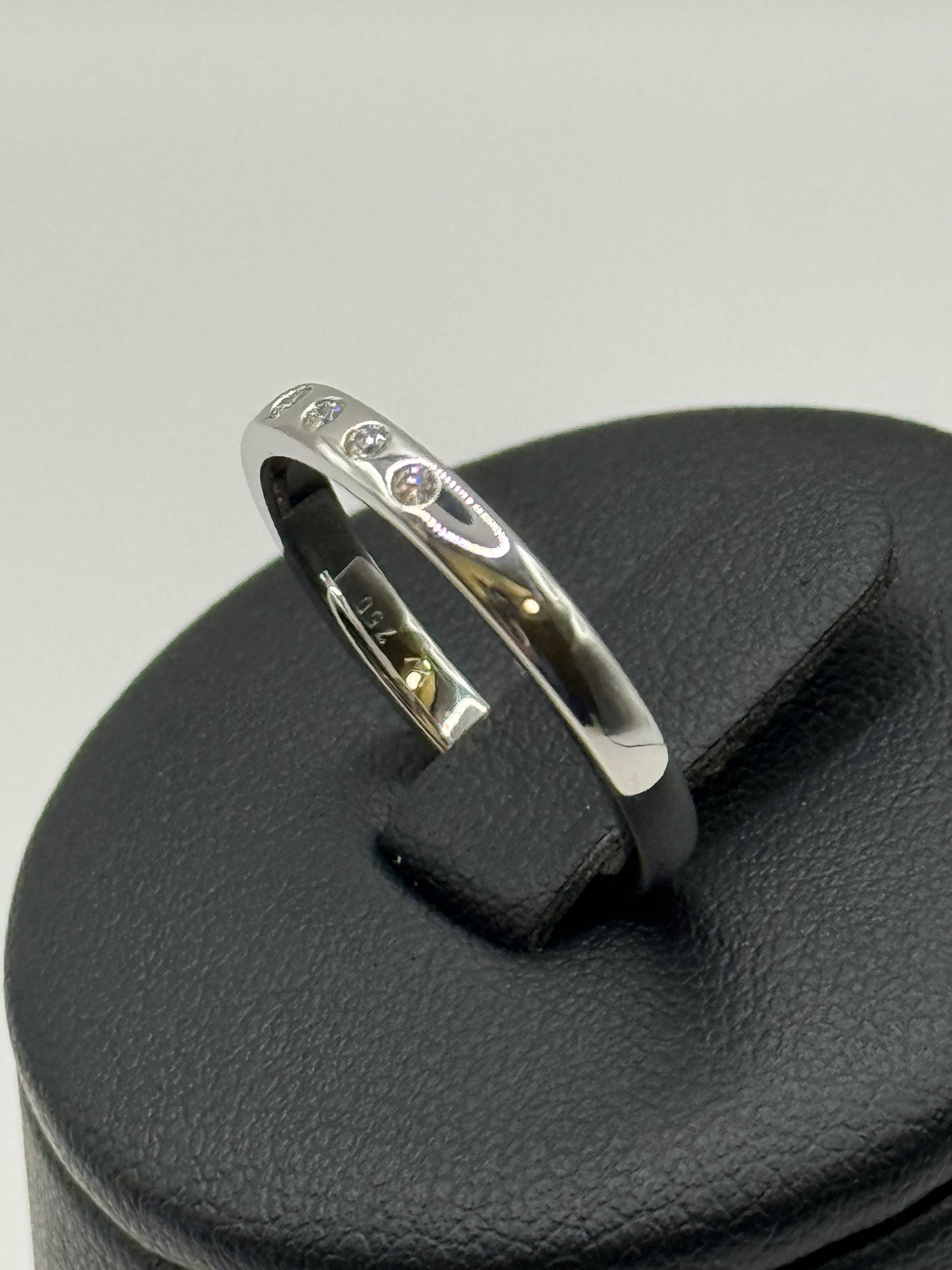Bague en or blanc 18 carats et diamants  taille 53 bijou de luxe vue 2