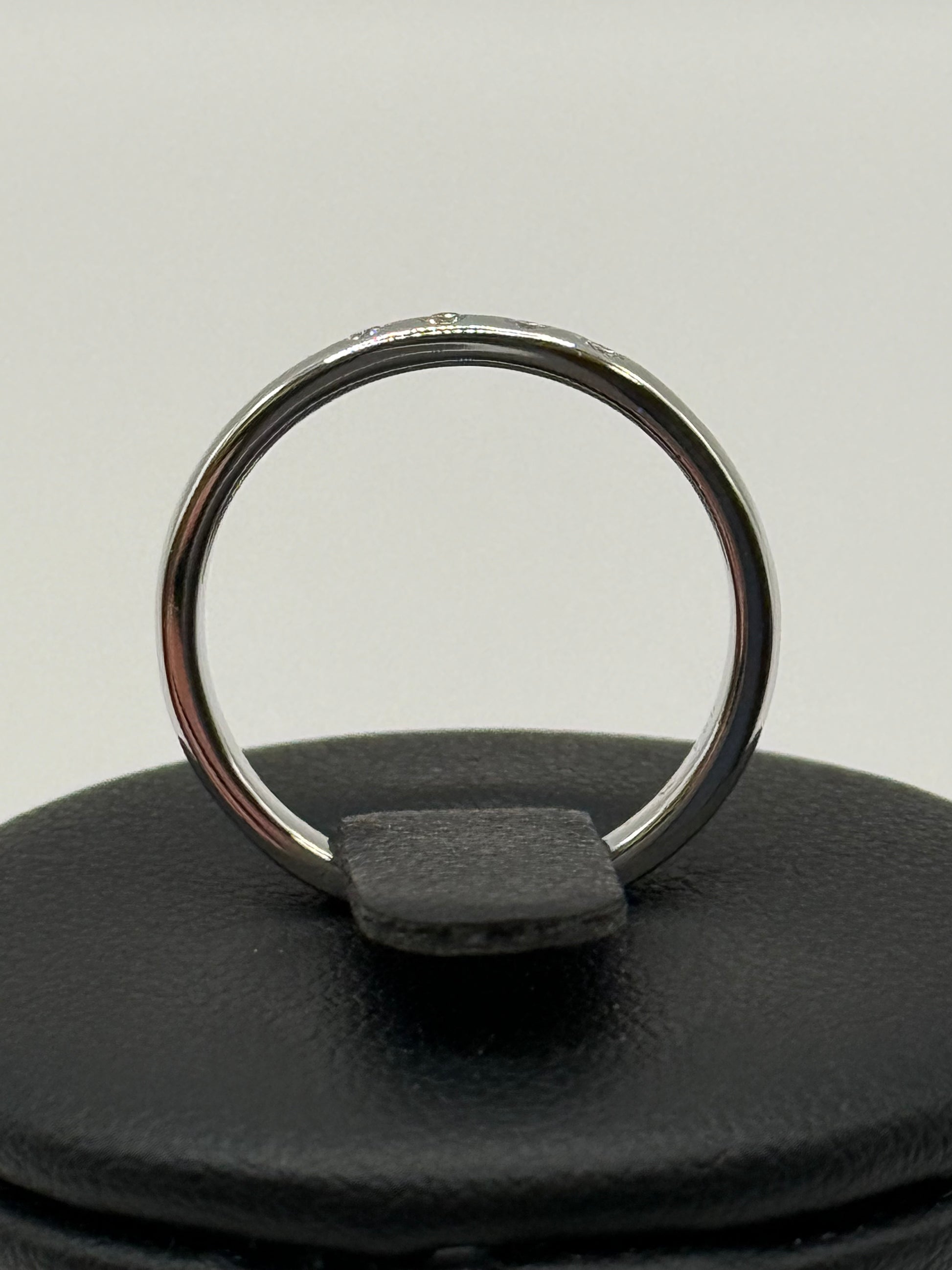 Bague en or blanc 18 carats et diamants  taille 53 bijou de luxe vue 3