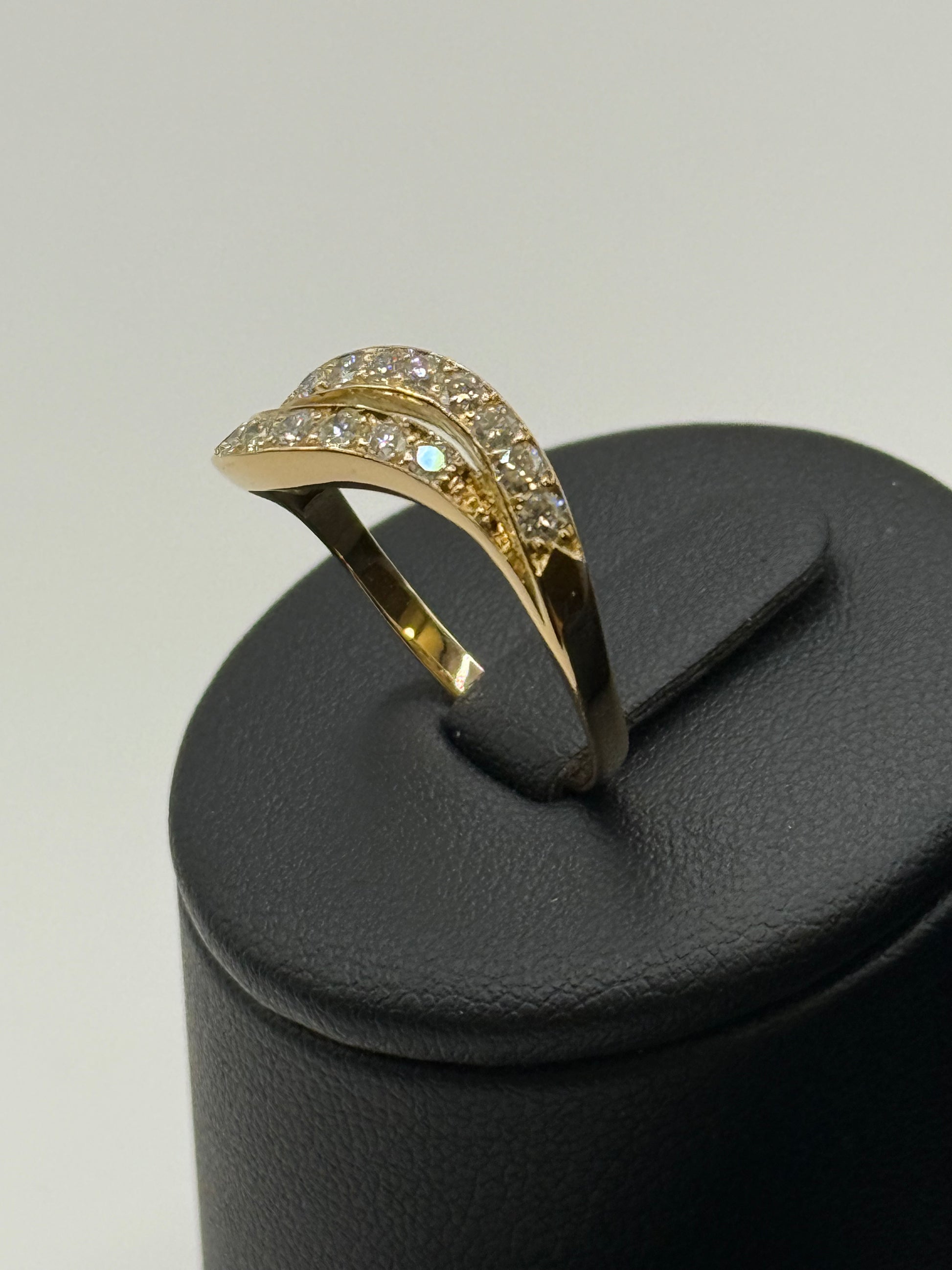 Bague en or jaune 18 carats et diamants taille 60 bijou de luxe vue 2