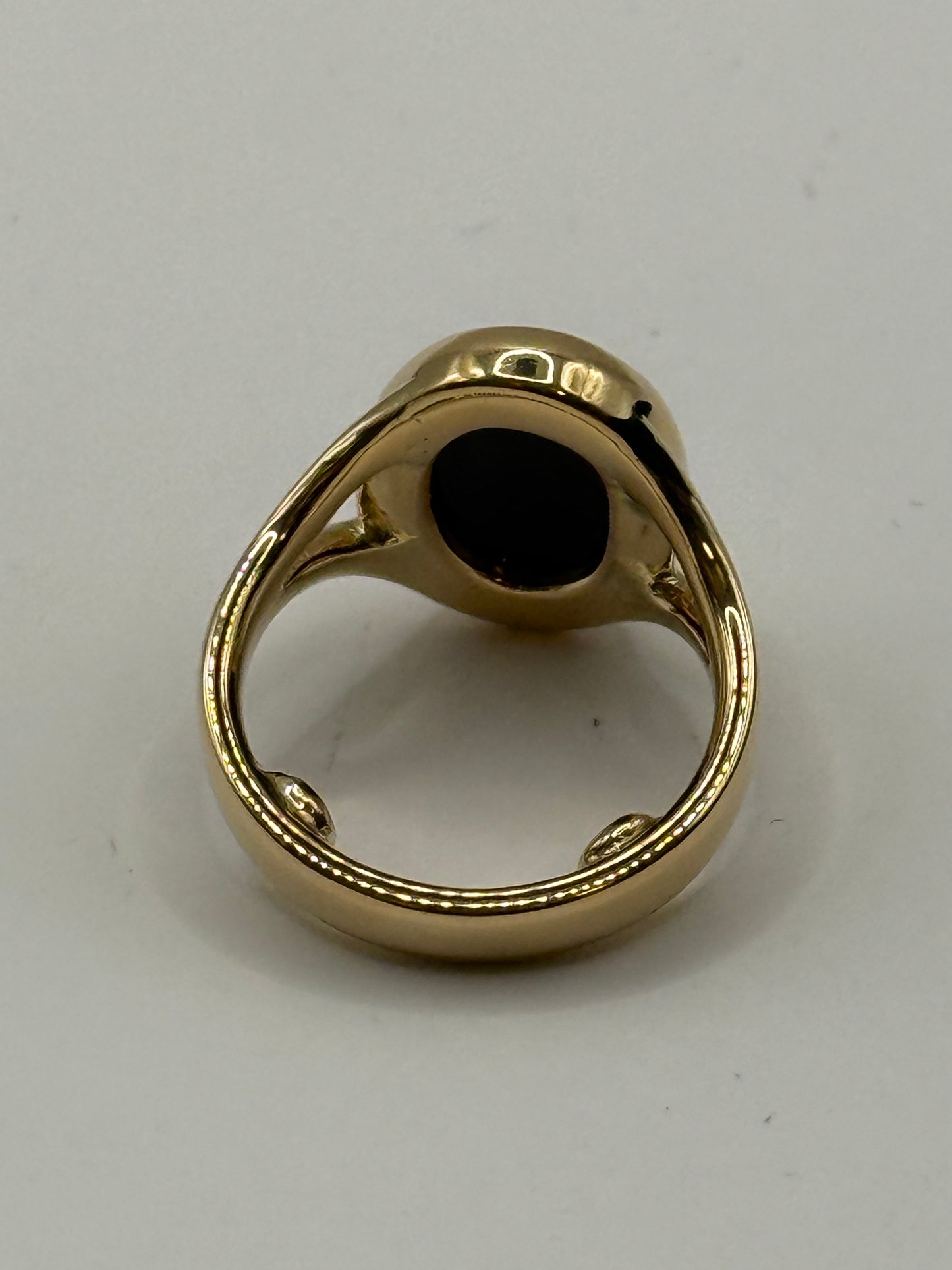 Bague en or jaune 18 carats et labradorite cabochon taille 49 bijou de luxe vue 4