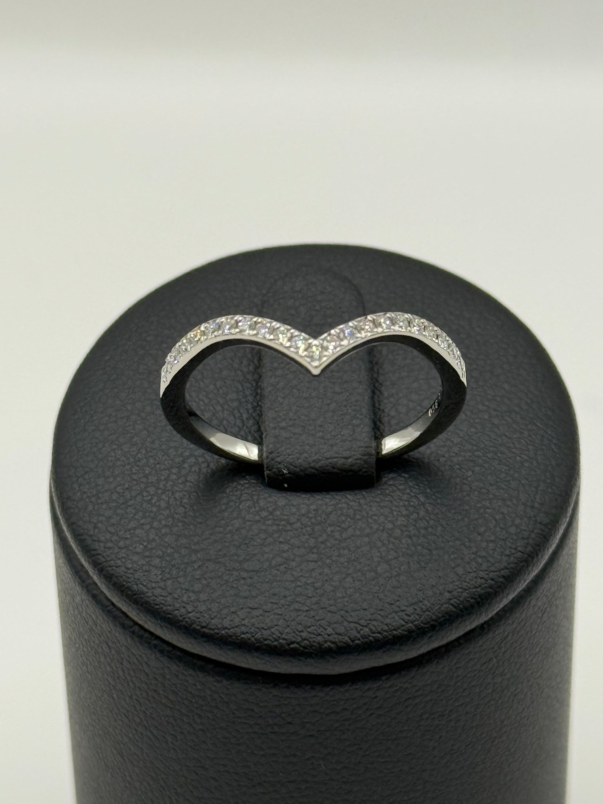 Bague en platine sertie de diamants  taille 58 or 18 carats bijou de luxe