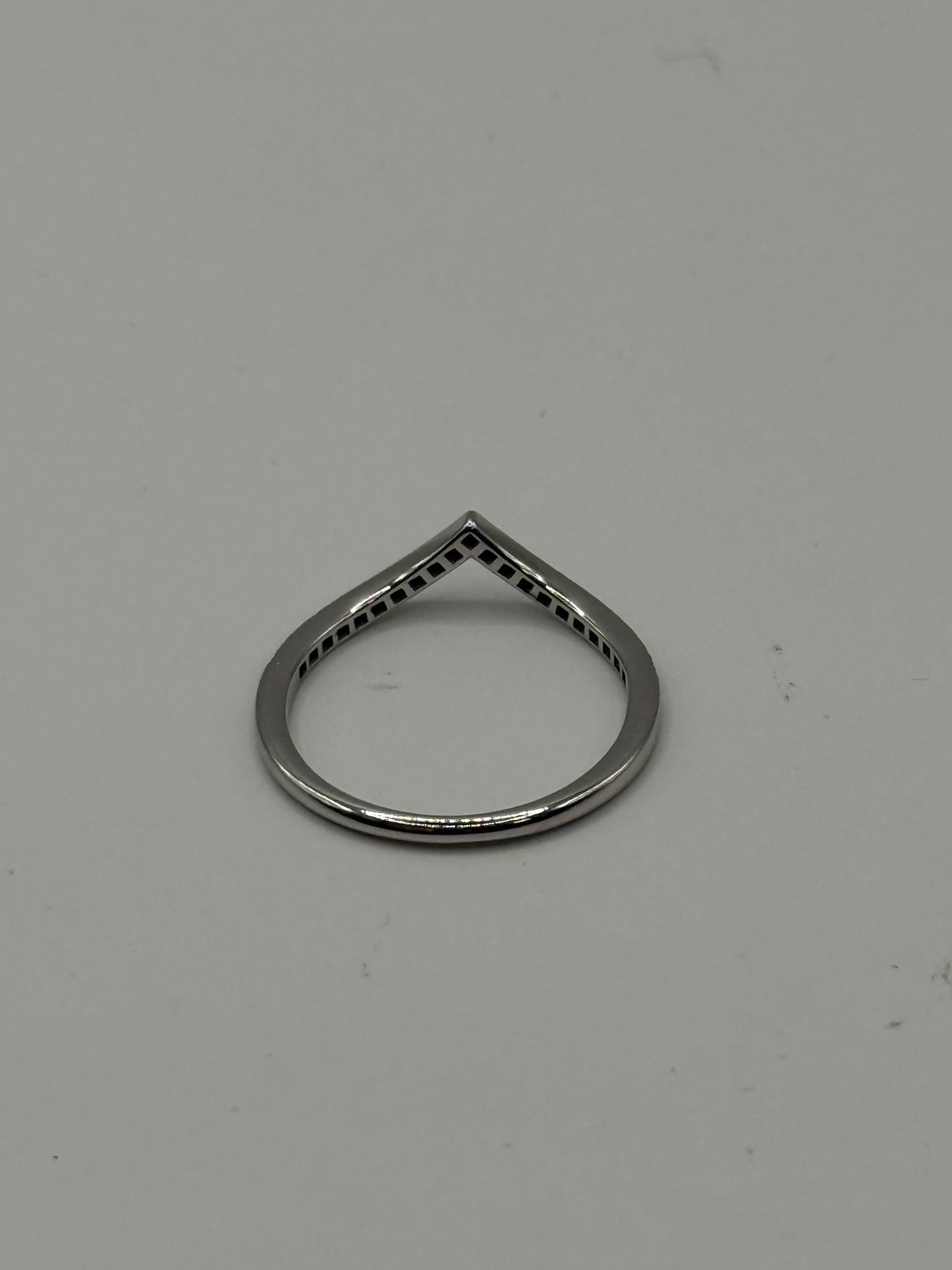 Bague en platine sertie de diamants  taille 58 or 18 carats bijou de luxe vue 3