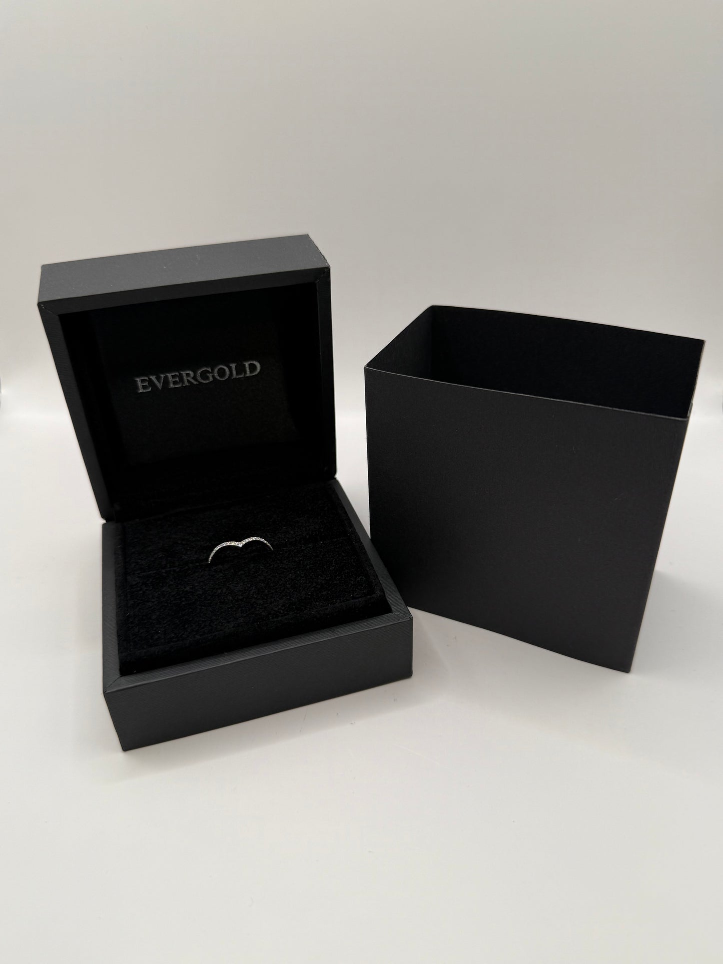 Bague en platine sertie de diamants  taille 58 or 18 carats bijou de luxe vue 4