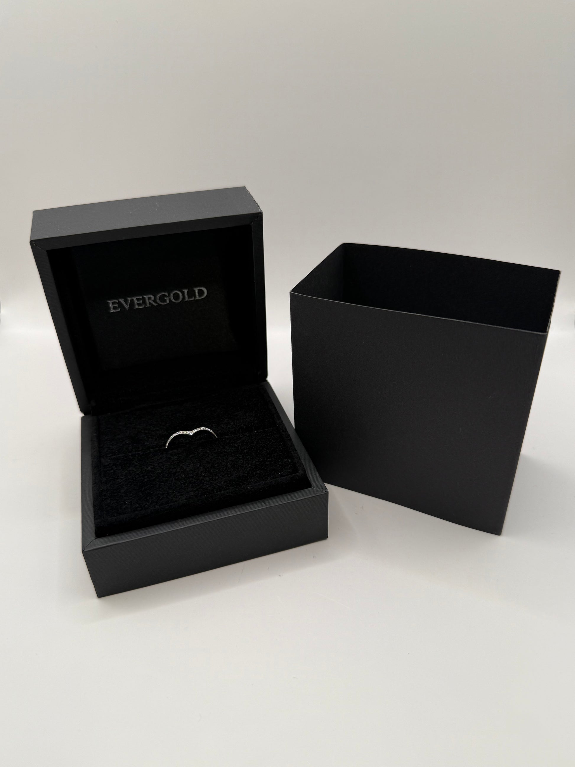 Bague en platine sertie de diamants  taille 58 or 18 carats bijou de luxe vue 4