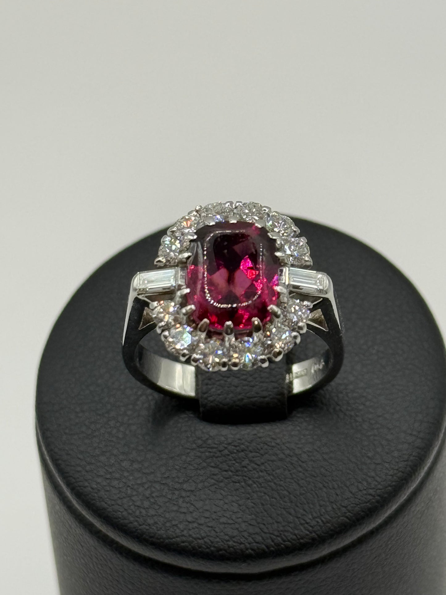 Bague Grenat et diamants 1,14 carats taille 57 or 18 carats bijou de luxe