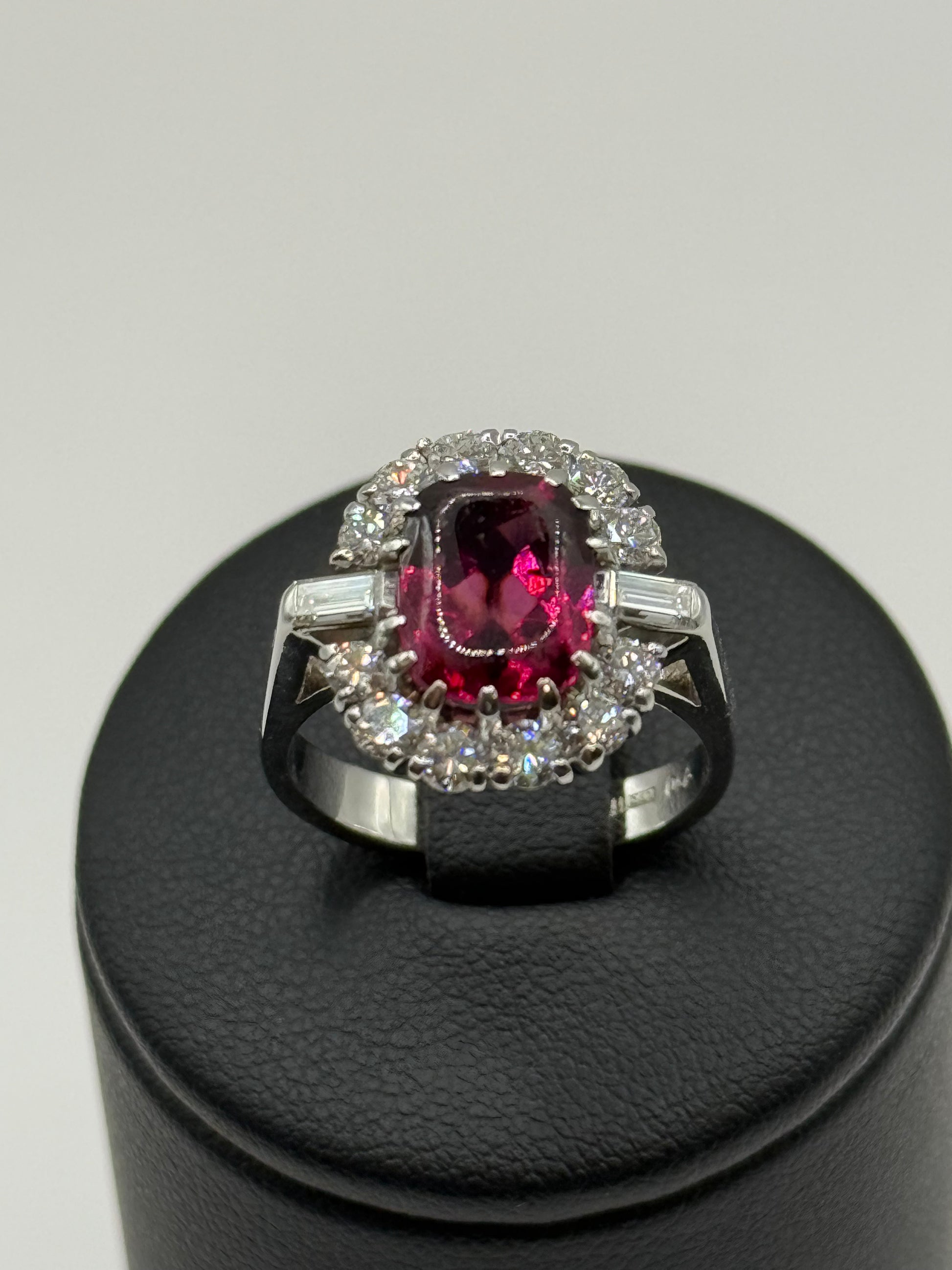 Bague Grenat et diamants 1,14 carats taille 57 or 18 carats bijou de luxe