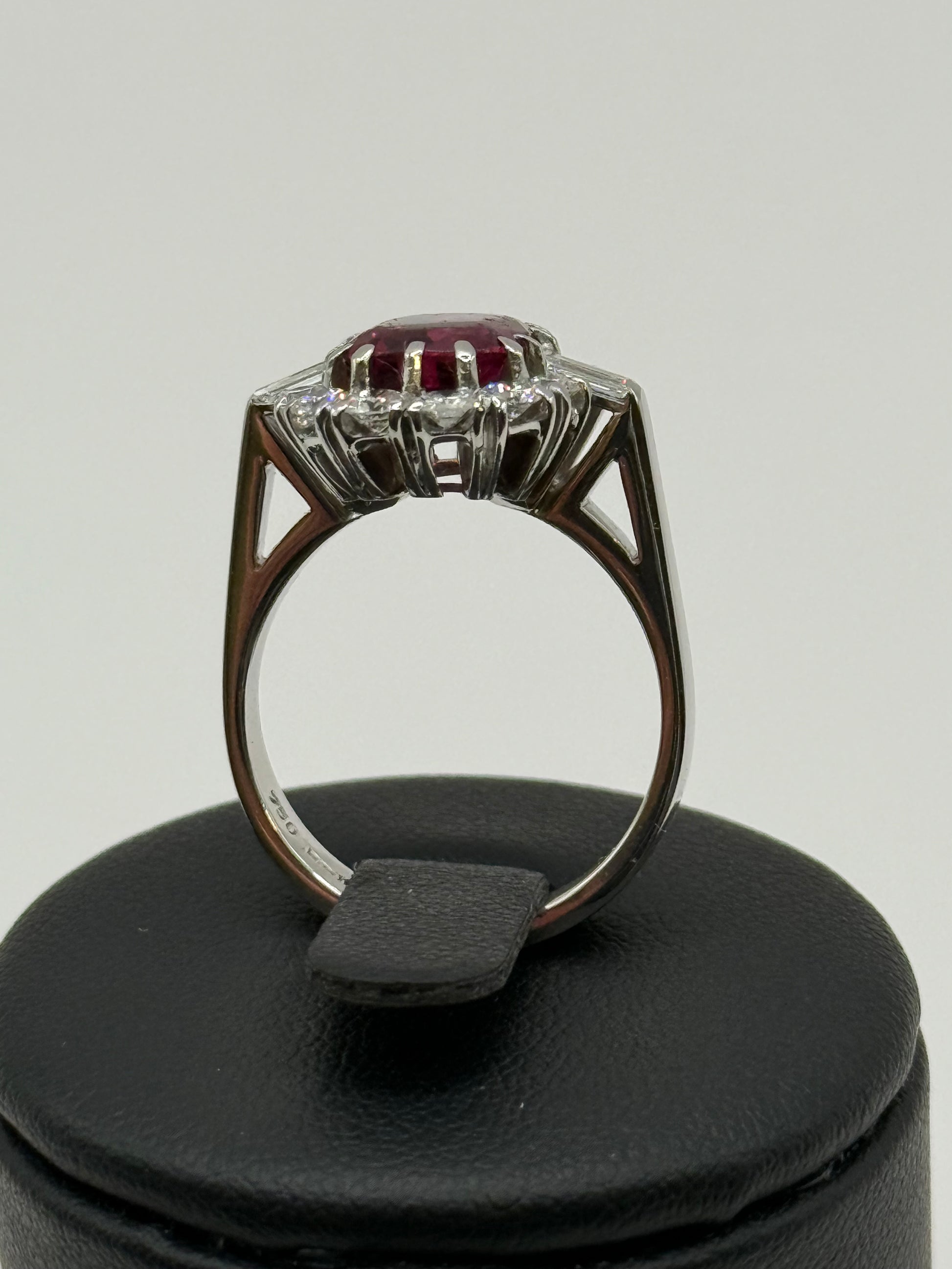Bague Grenat et diamants 1,14 carats taille 57 or 18 carats bijou de luxe vue 3