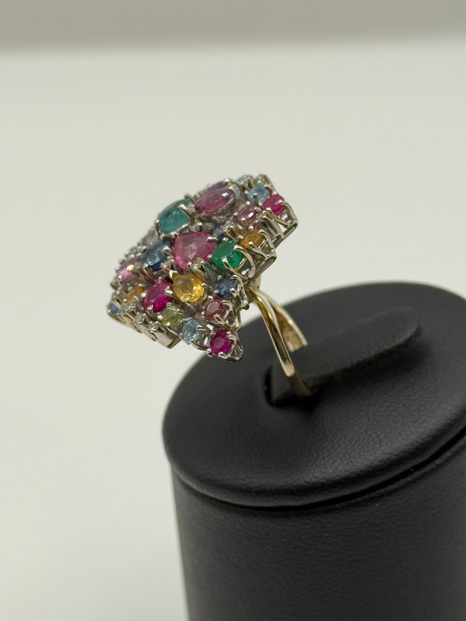 Bague Grenat, saphirs, emeraudes, diamants, améthystes, citrines, péridots taille 48 or 18 carats bijou de luxe vue 2