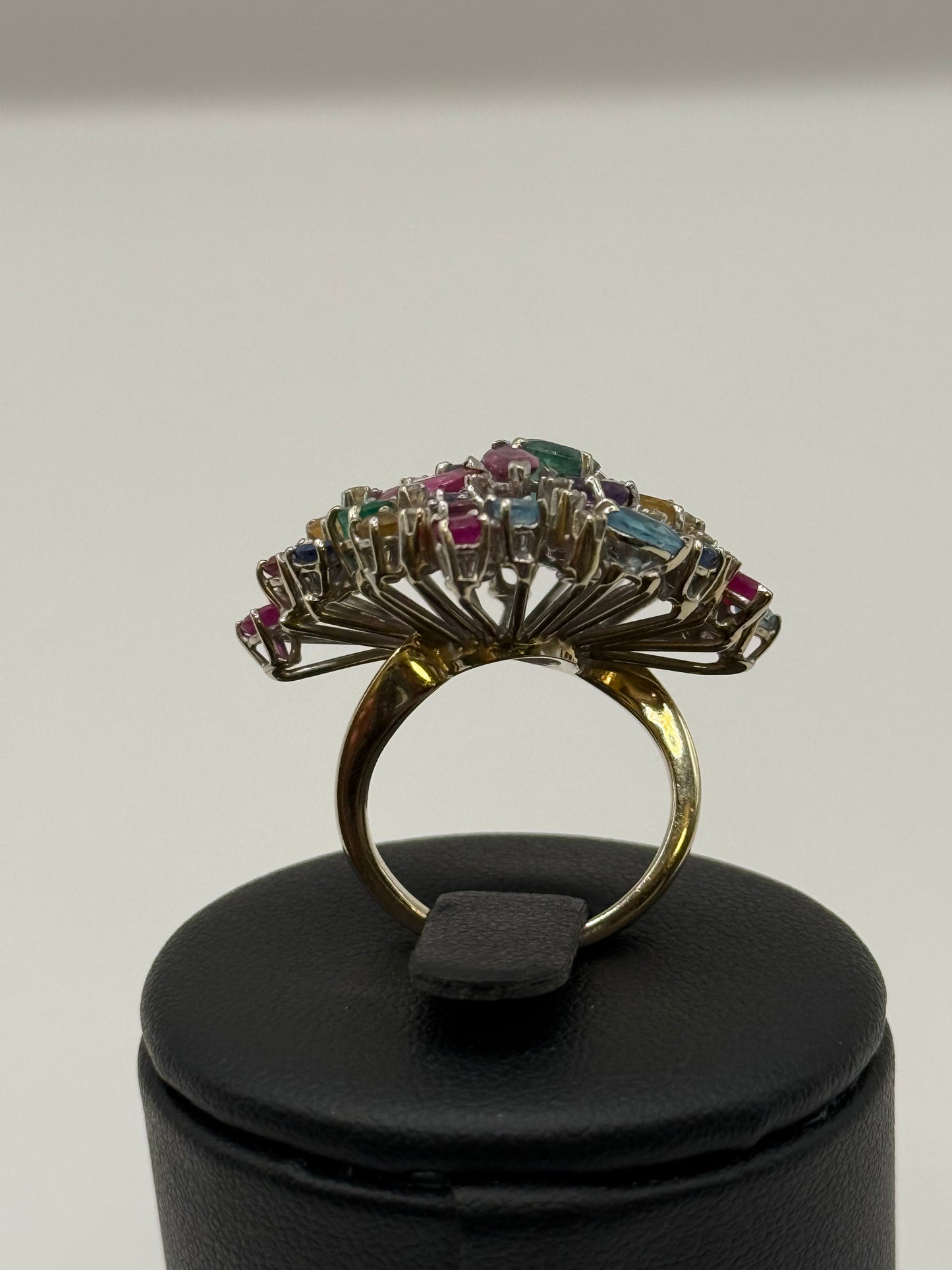 Bague Grenat, saphirs, emeraudes, diamants, améthystes, citrines, péridots taille 48 or 18 carats bijou de luxe vue 3