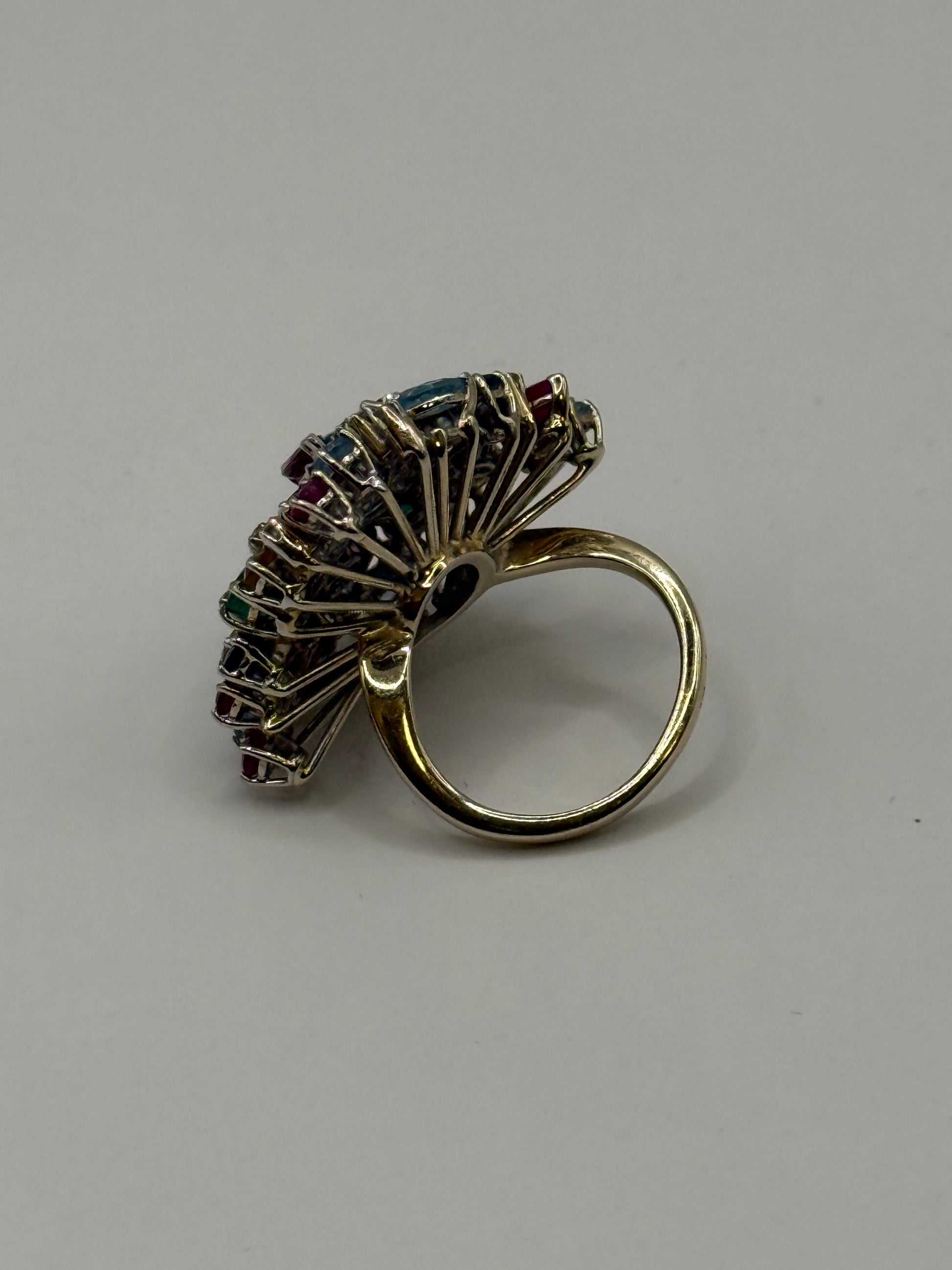 Bague Grenat, saphirs, emeraudes, diamants, améthystes, citrines, péridots taille 48 or 18 carats bijou de luxe vue 4