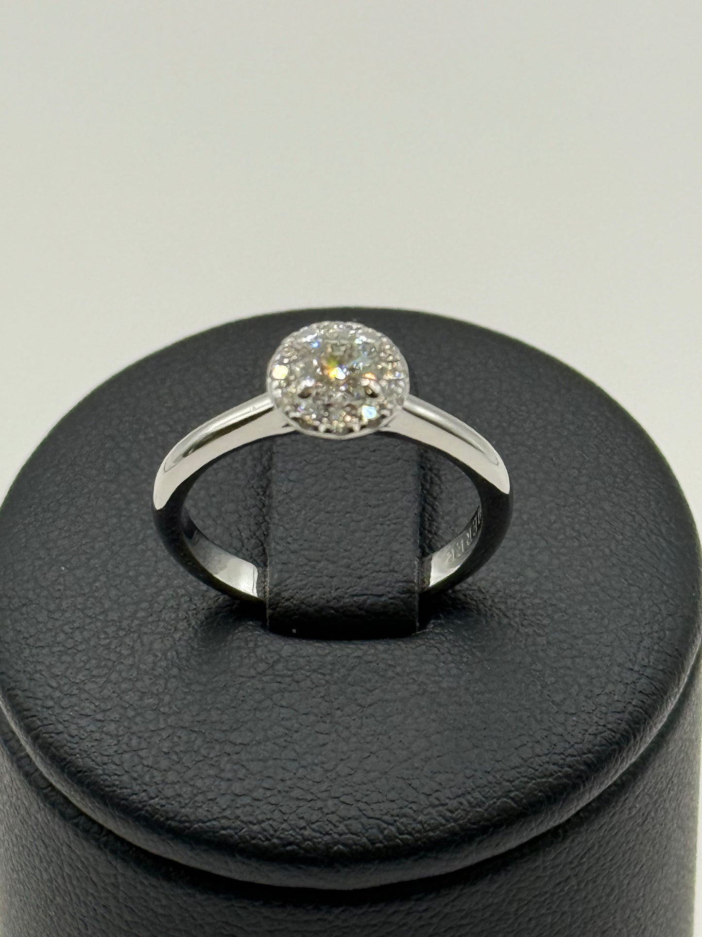 Bague halo diamants en or blanc 18 carats – Bucherer taille 50 bijou de luxe