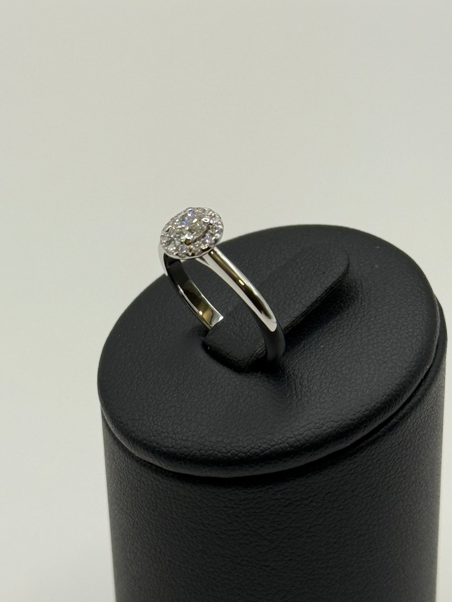 Bague halo diamants en or blanc 18 carats – Bucherer taille 50 bijou de luxe vue 2