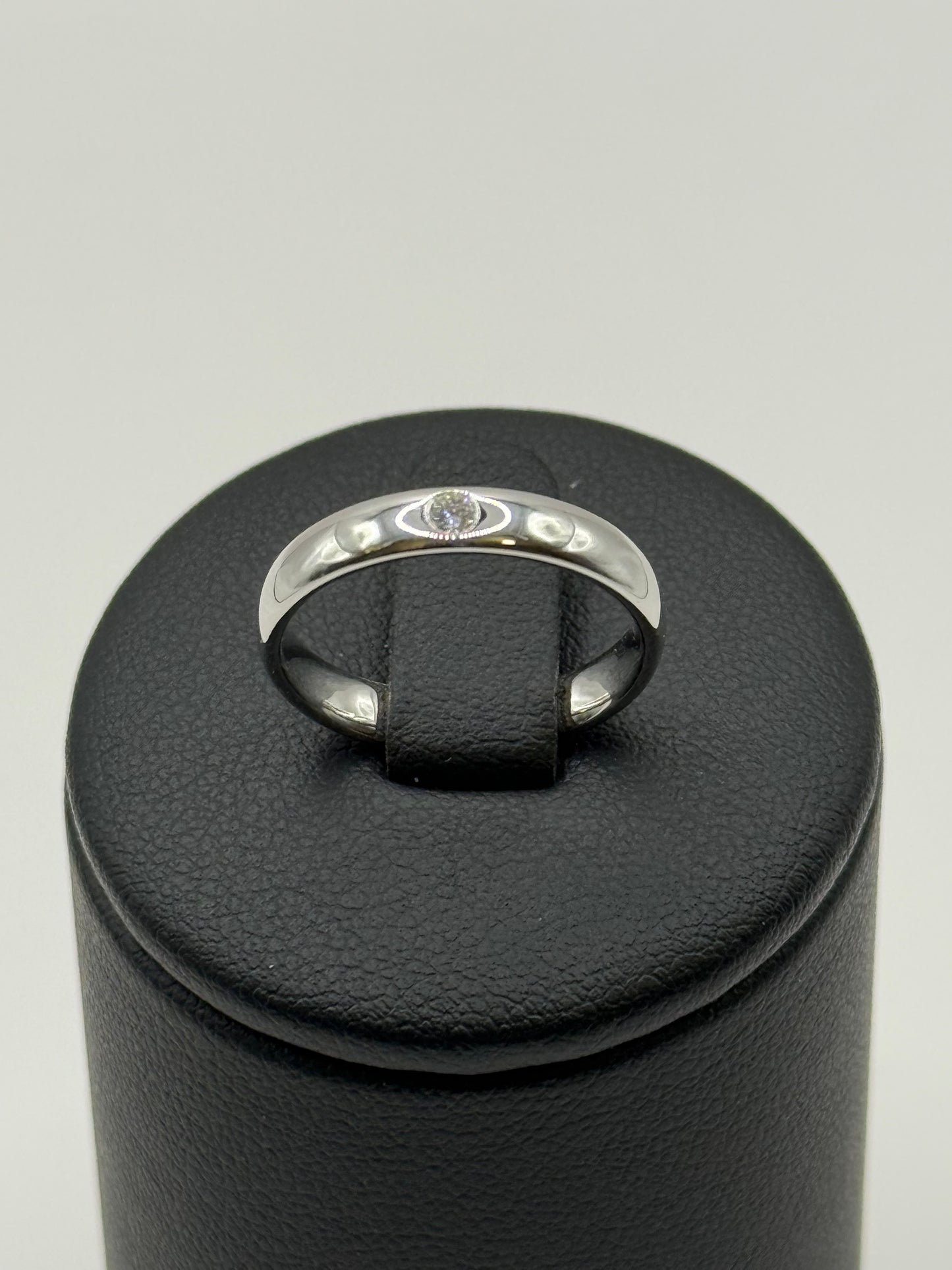 Bague sertie d'un diamant taille 52 or 18 carats bijou de luxe