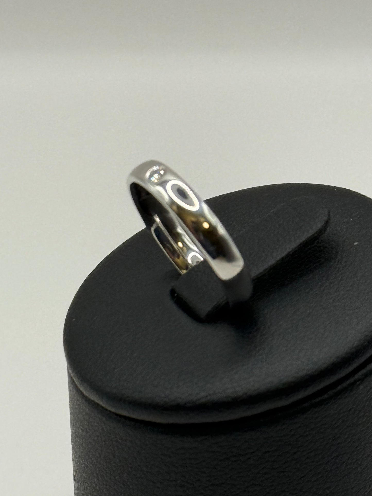 Bague sertie d'un diamant taille 52 or 18 carats bijou de luxe vue 2