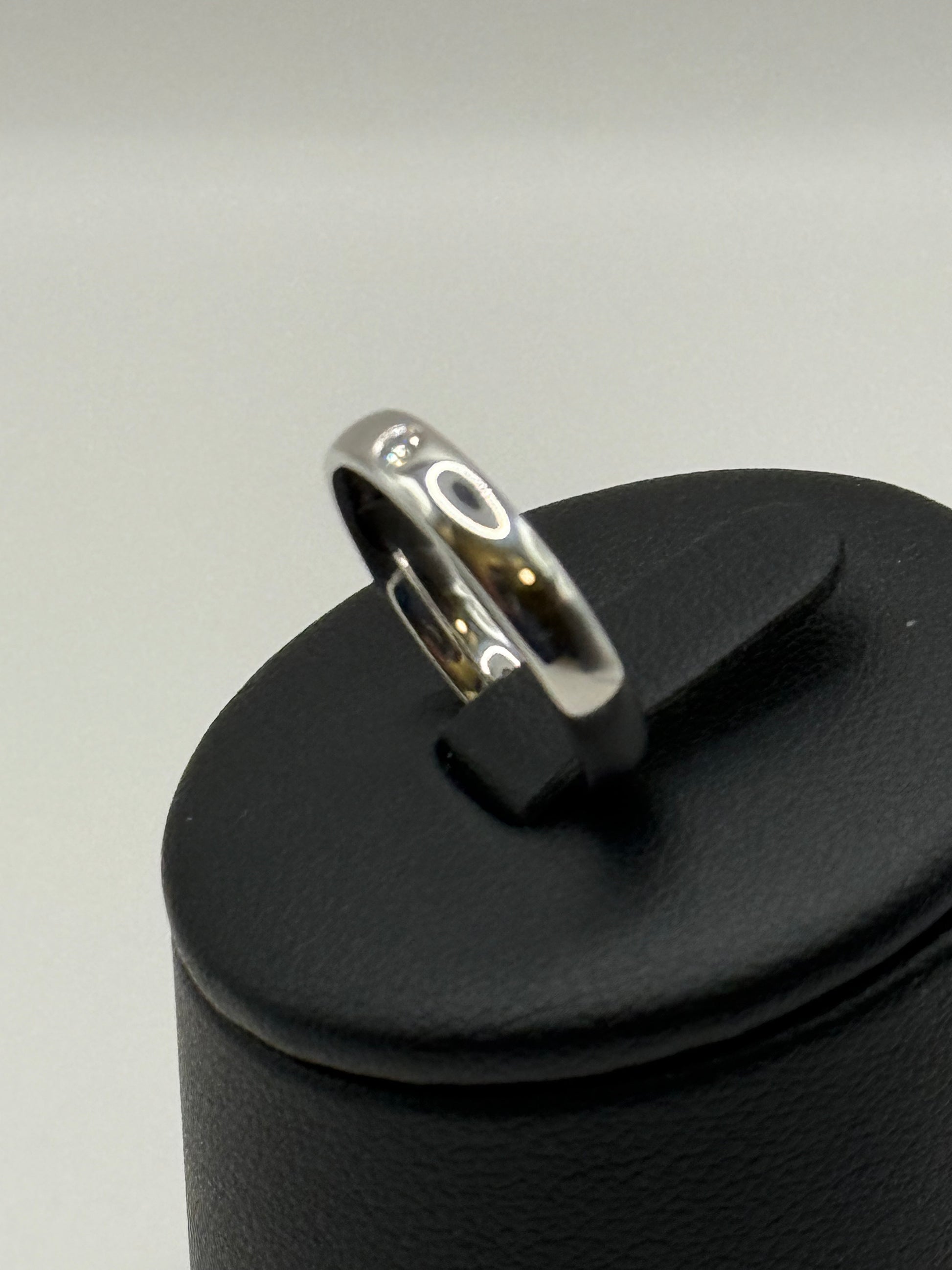 Bague sertie d'un diamant taille 52 or 18 carats bijou de luxe vue 2