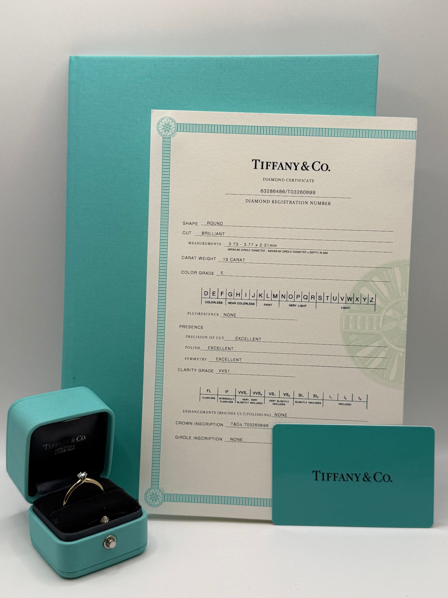 Bague solitaire Tiffany & Co. en or 18 carats et diamant  taille 58 bijou de luxe vue 4