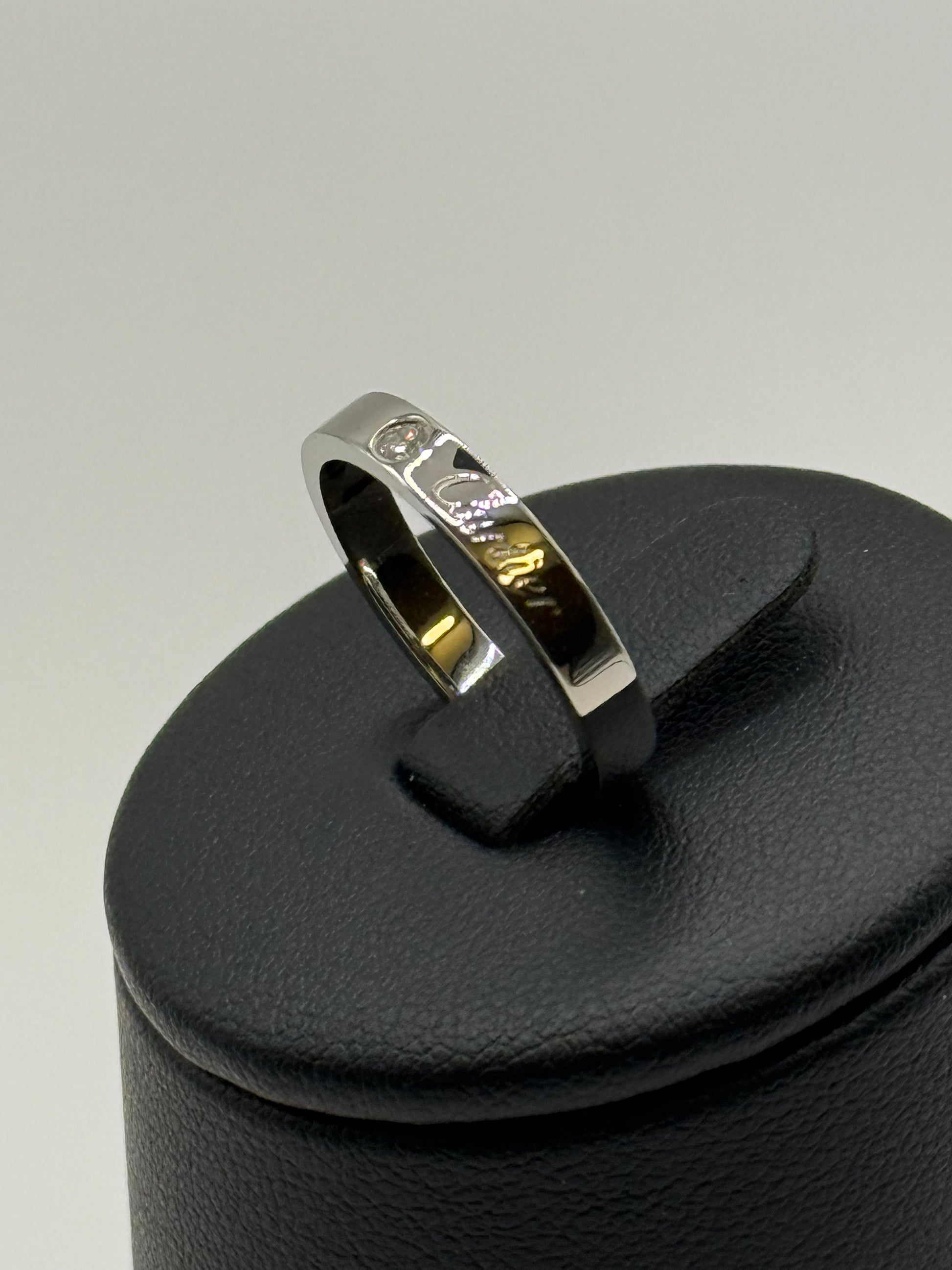 Cartier en platine 950 avec diamant serti clos taille 51 or 18 carats bijou de luxe vue 2