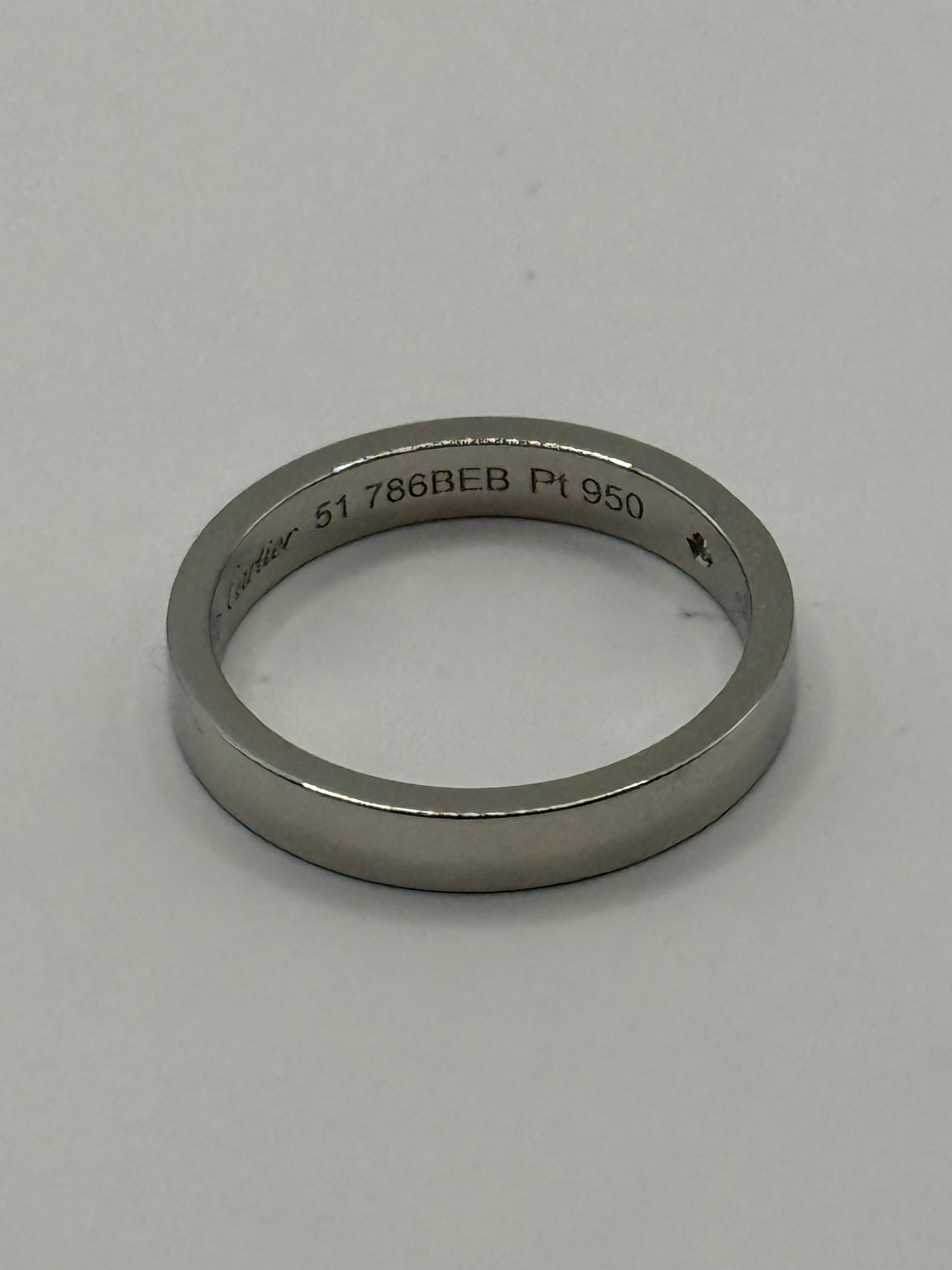 Cartier en platine 950 avec diamant serti clos taille 51 or 18 carats bijou de luxe vue 3