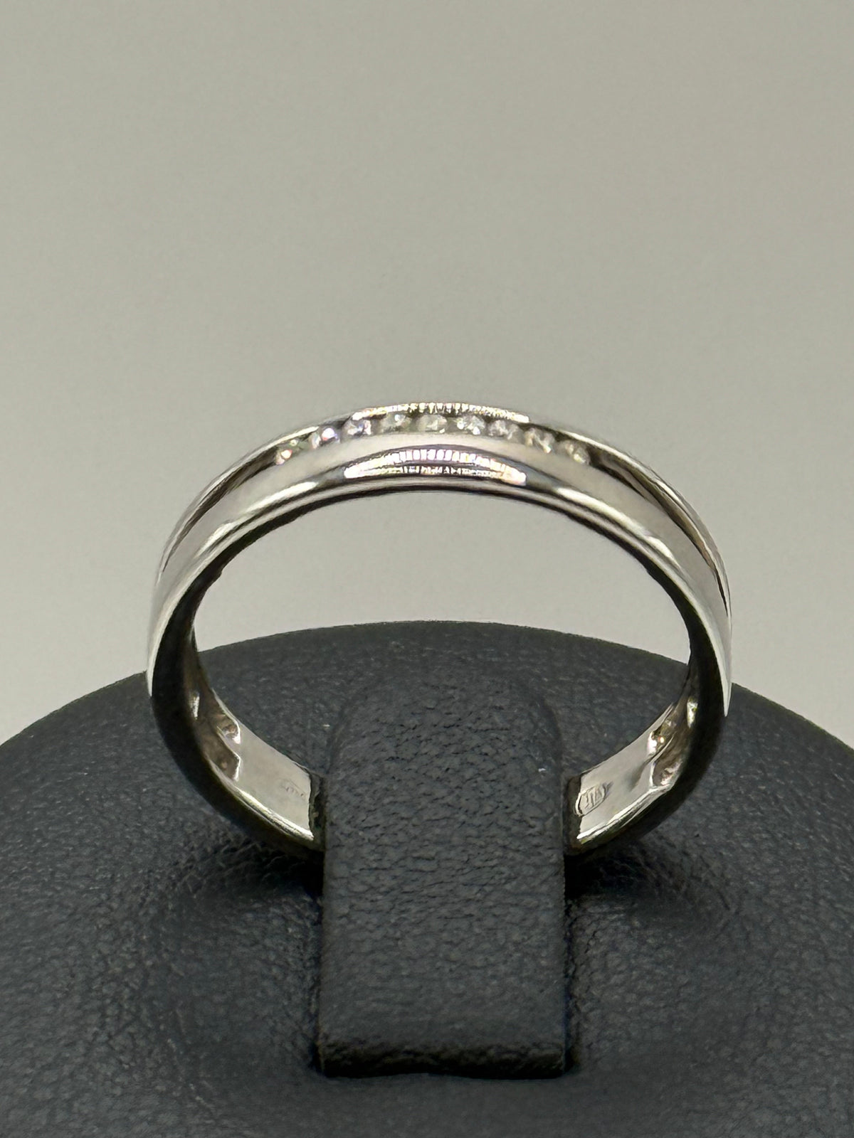 Bague en or blanc sertie de diamants taille 54 bijou de luxe