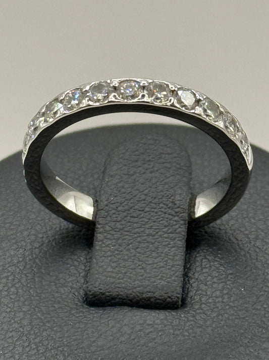 Demi tour en or blanc serti de diamants taille 52 bijou de luxe
