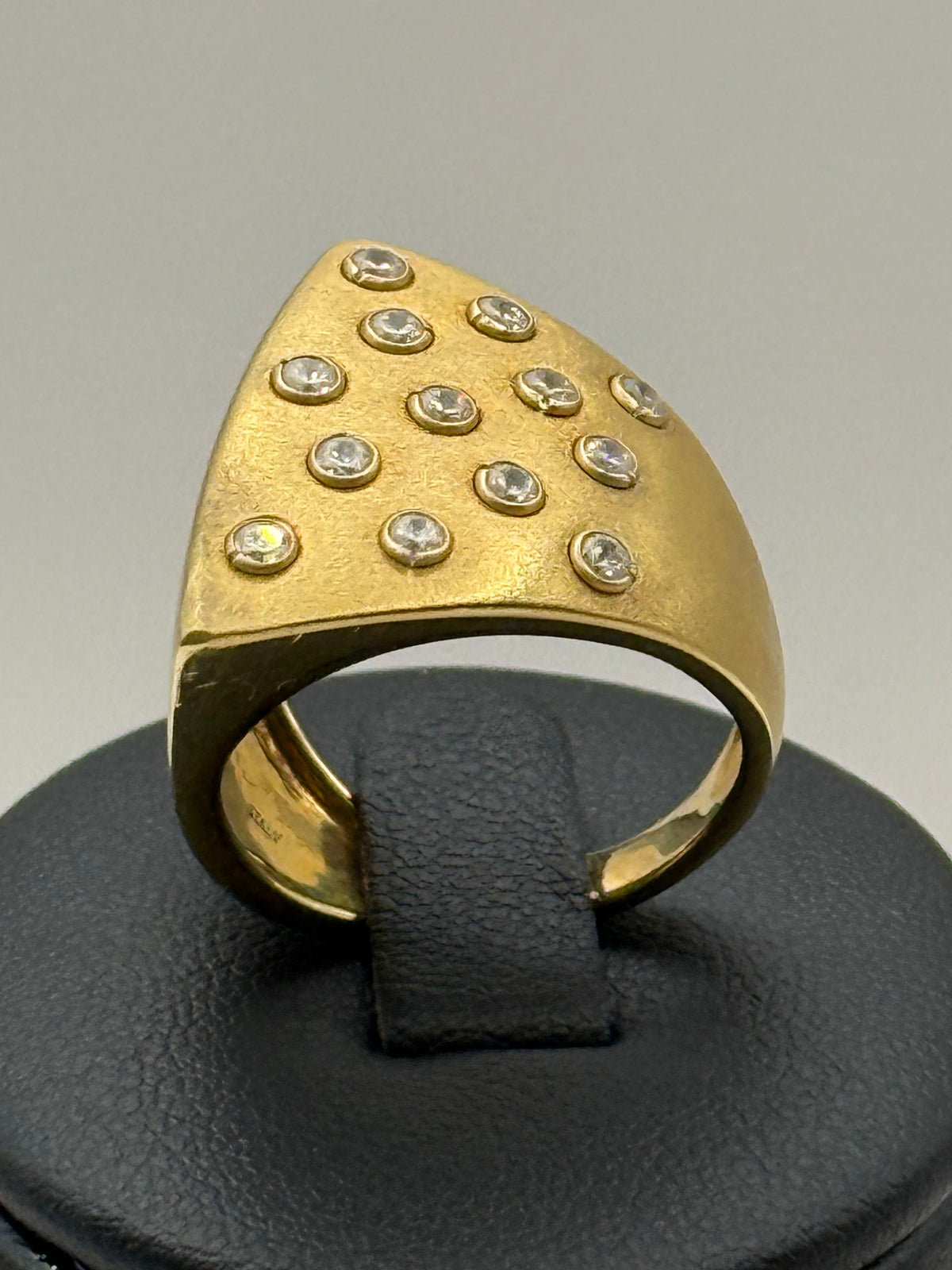 Bague en or jaune sertie de zircons taille 56 bijou de luxe