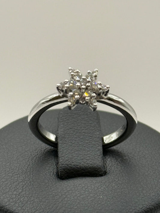 Bague en or blanc sertie de diamants en motif floral taille 50 bijou de luxe