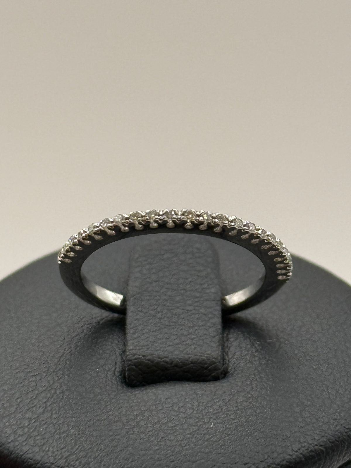 Tour complet en or blanc serti de diamants taille 50 bijou de luxe