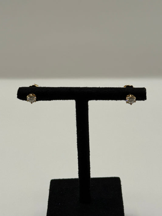 Clous d’oreilles en or jaune 18 carats et diamants 0,10 carat bijou de luxe