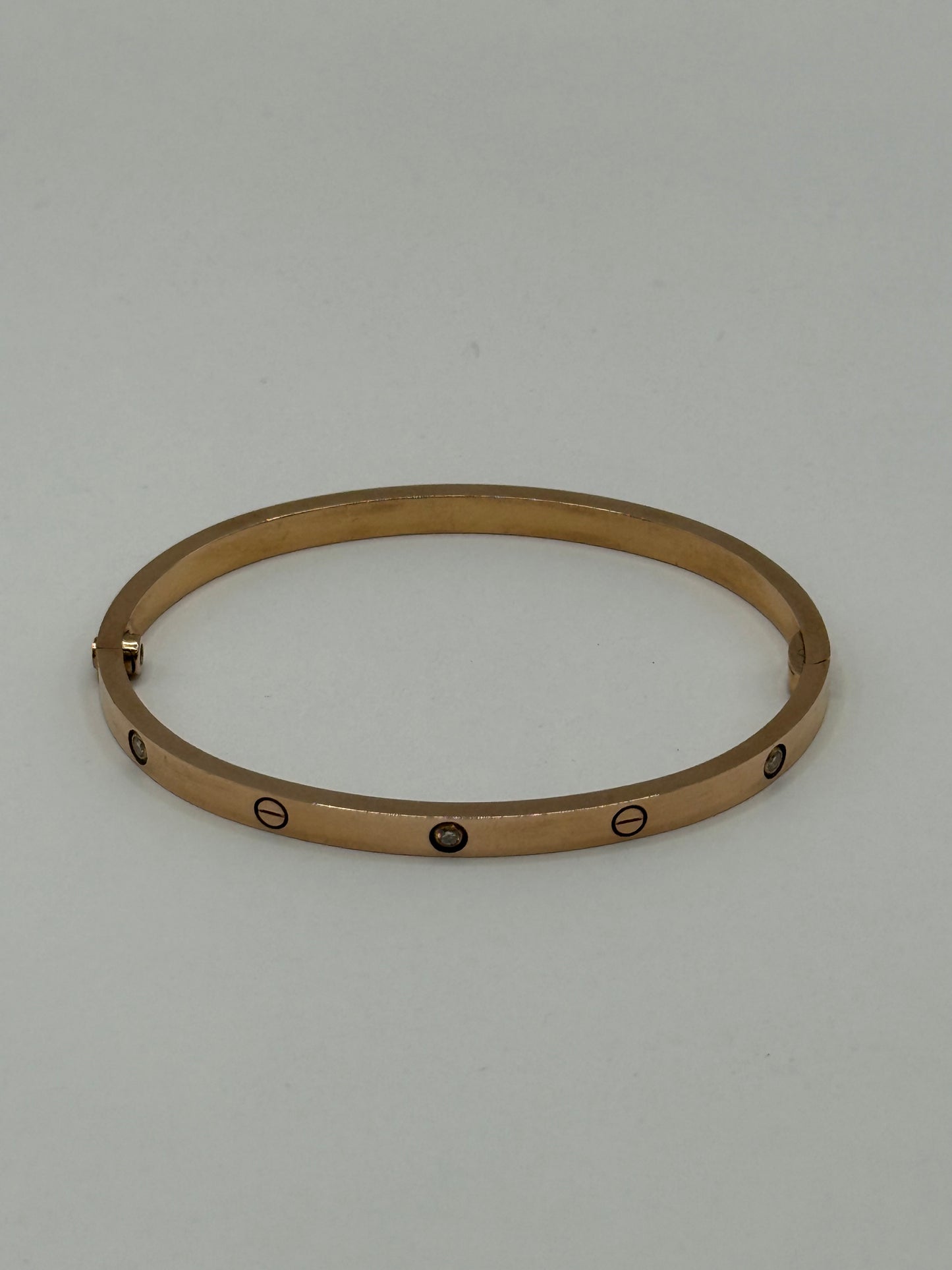 bracelet Cartier LOVE, Petit modèle, 6 diamants taille 16 or 18 carats bijou de luxe vue 4