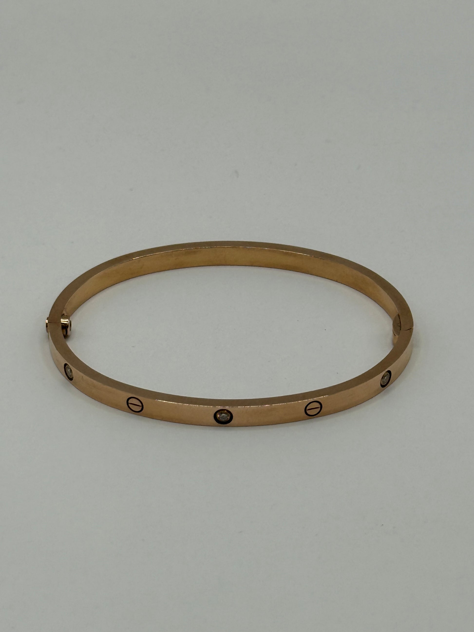 bracelet Cartier LOVE, Petit modèle, 6 diamants taille 16 or 18 carats bijou de luxe vue 4