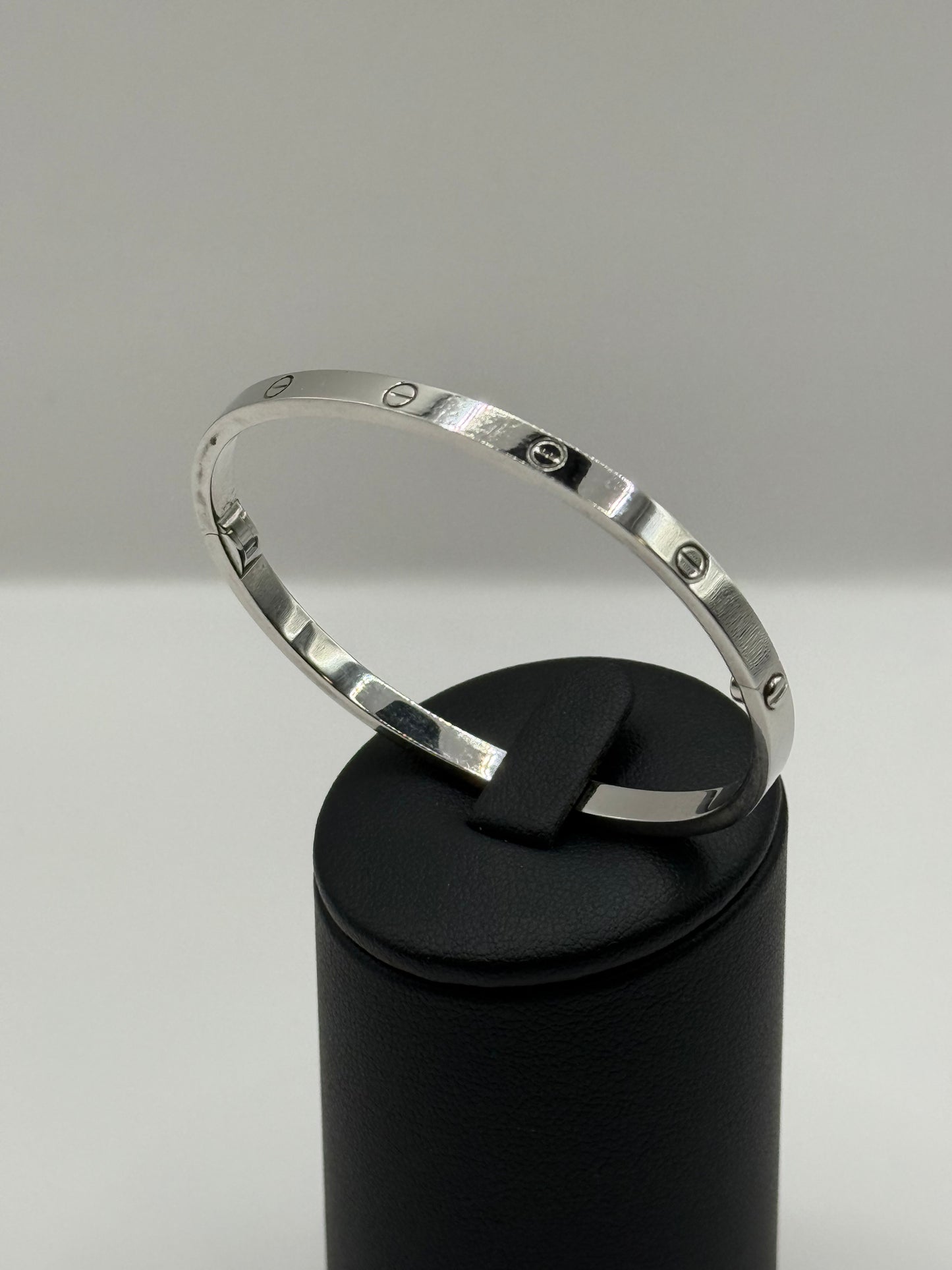 bracelet Cartier LOVE, Petit modèle taille 16 or 18 carats bijou de luxe vue 2