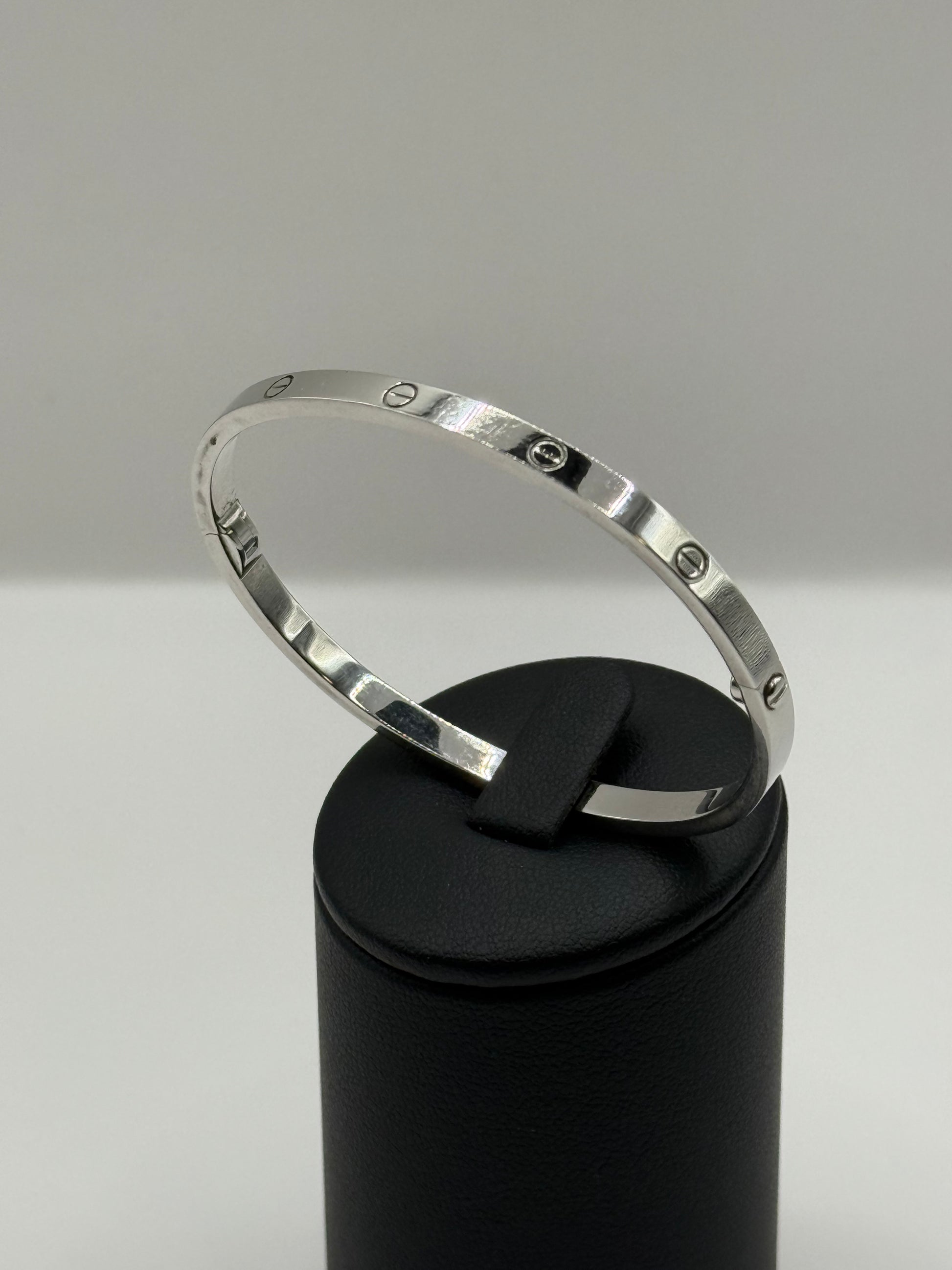 bracelet Cartier LOVE, Petit modèle taille 16 or 18 carats bijou de luxe vue 2