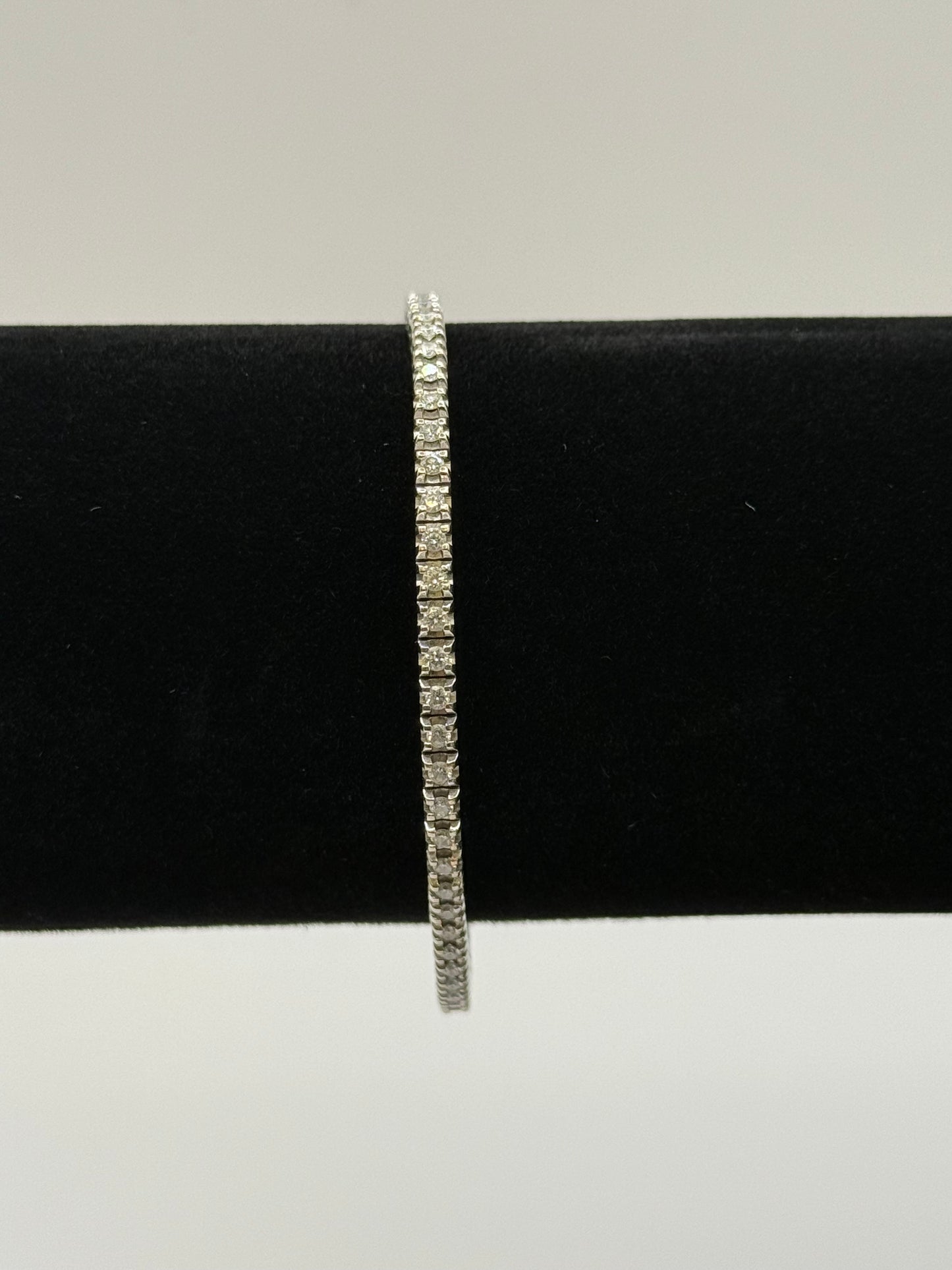 Bracelet tennis 0,60 carat 17,5 cm Diamant taille 17,5 or 18 carats bijou de luxe vue 5