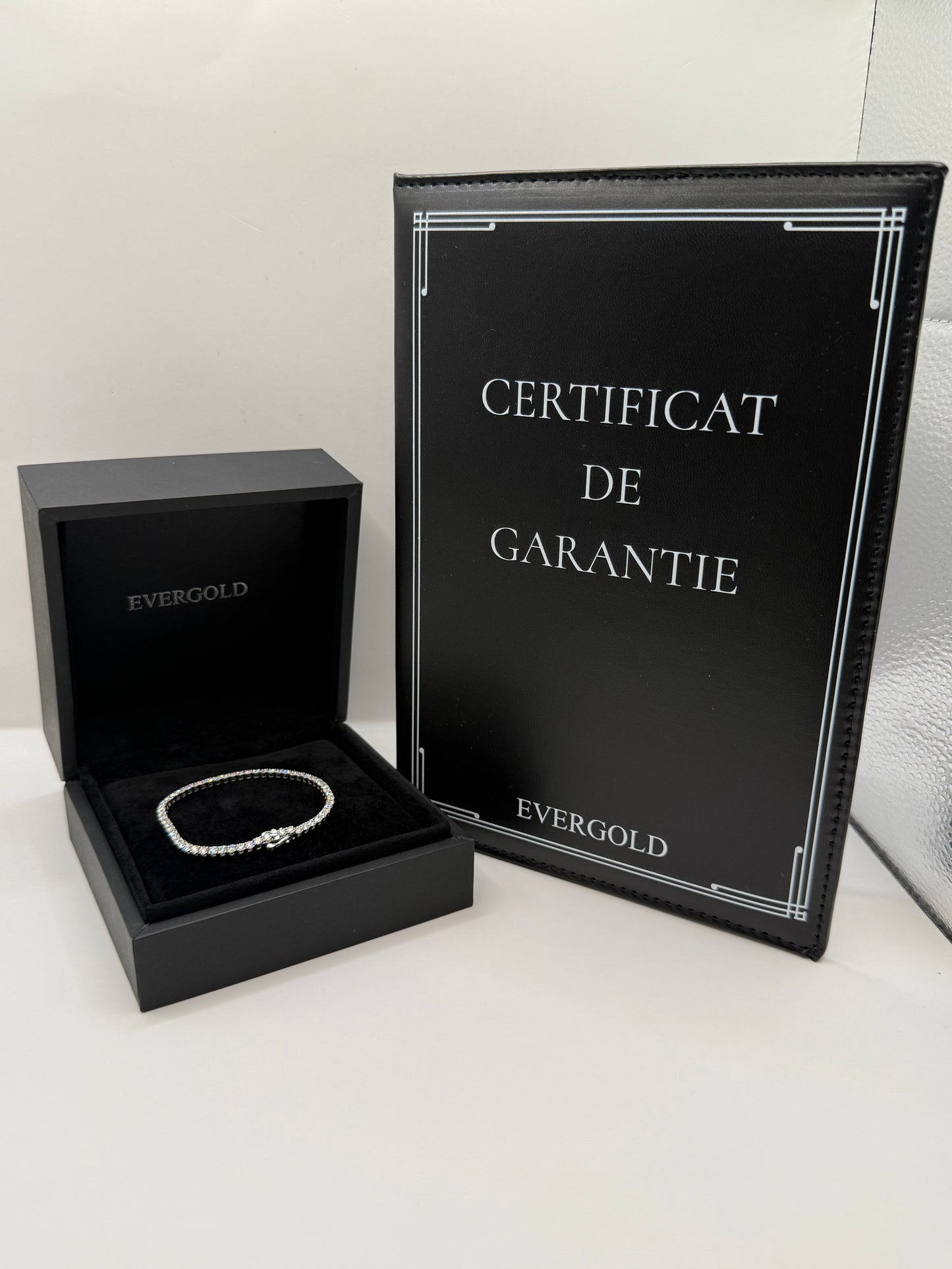 Bracelet Tennis 18,5 cm 4,22 carats diamants synthetiques qualité vvs/vs et couleur D/E taille 18,5 or 18 carats bijou de luxe vue 4