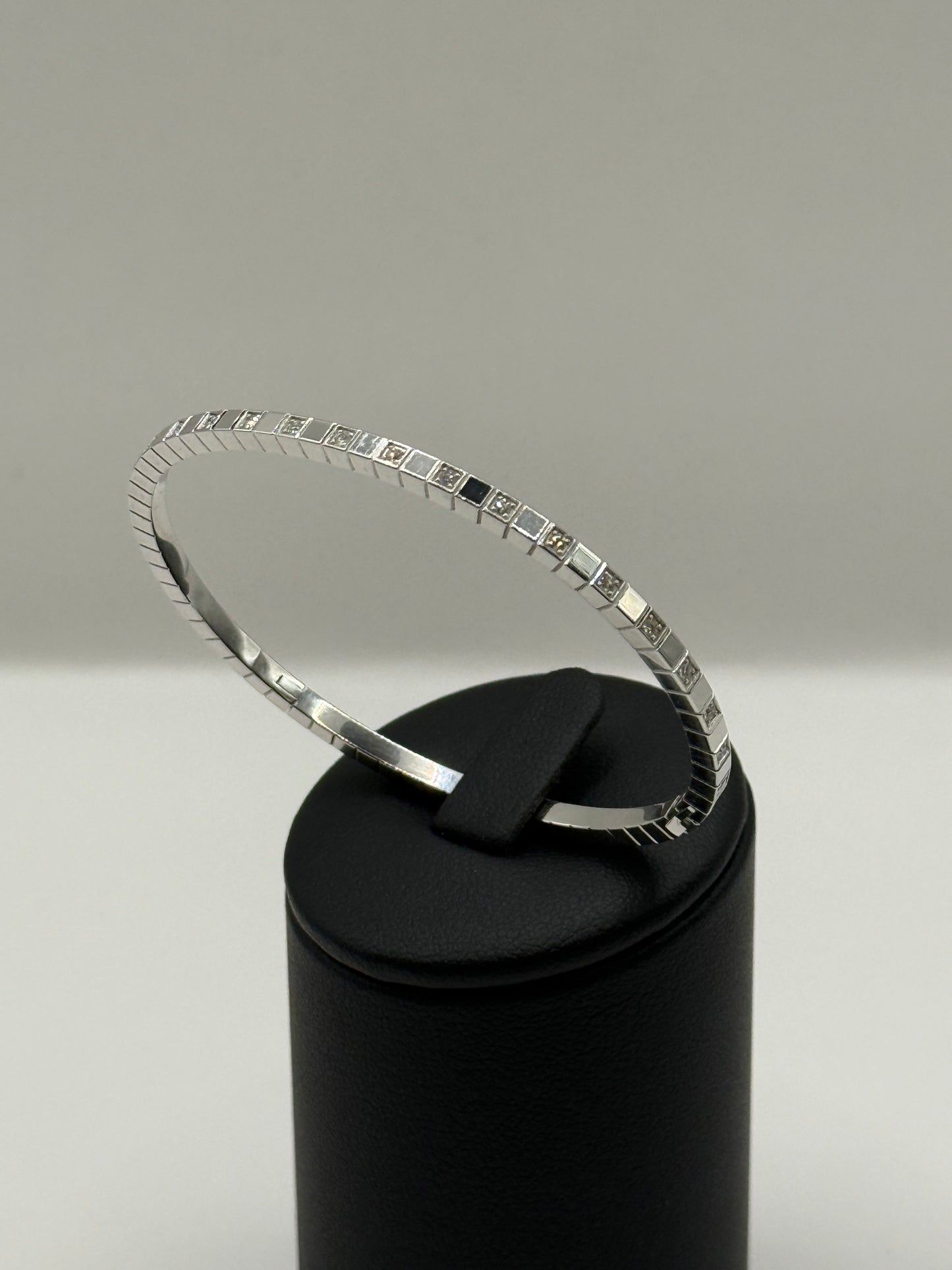 Chopard Ice Cube diamants taille 16 or 18 carats bijou de luxe vue 2