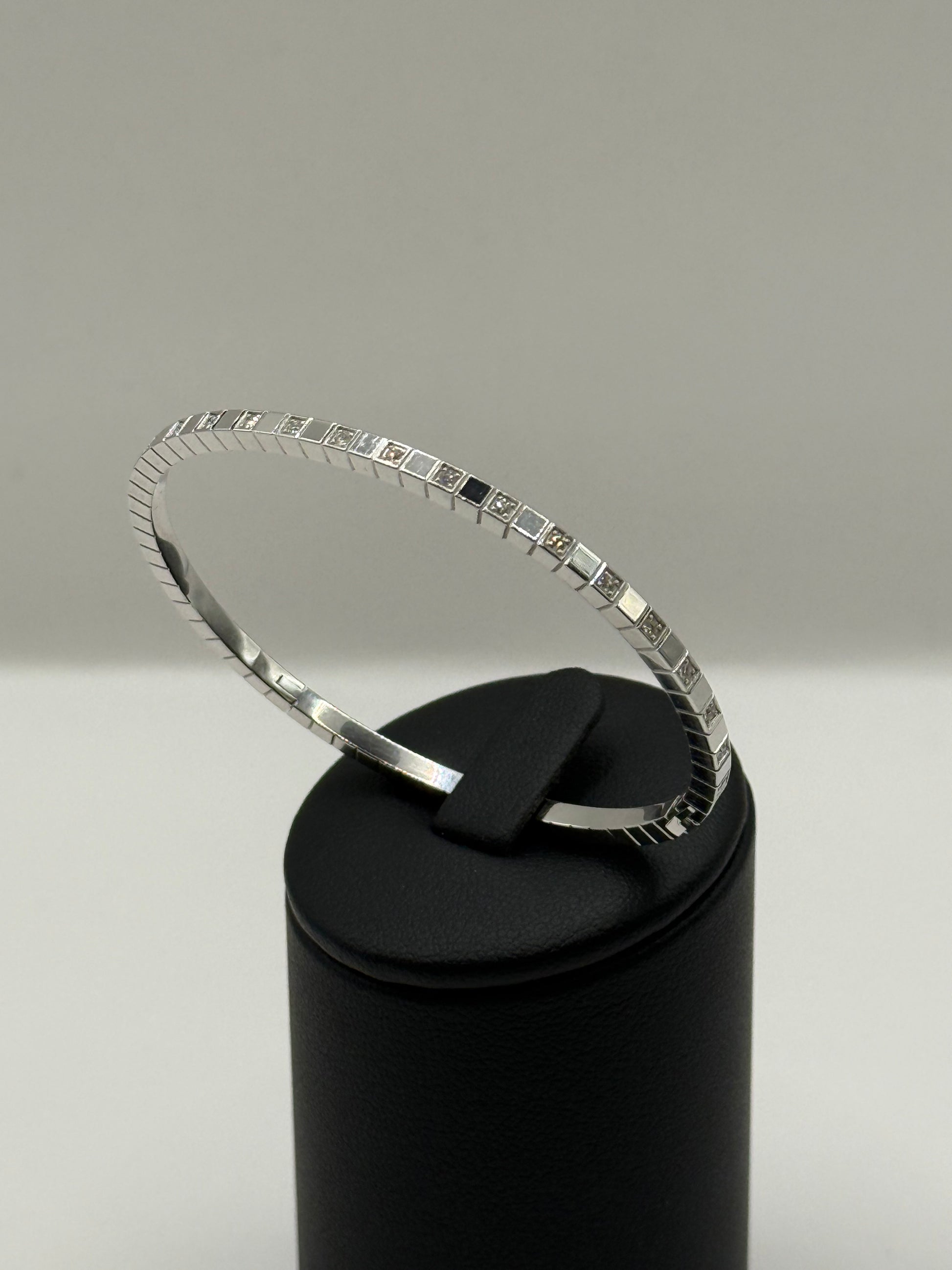 Chopard Ice Cube diamants taille 16 or 18 carats bijou de luxe vue 2