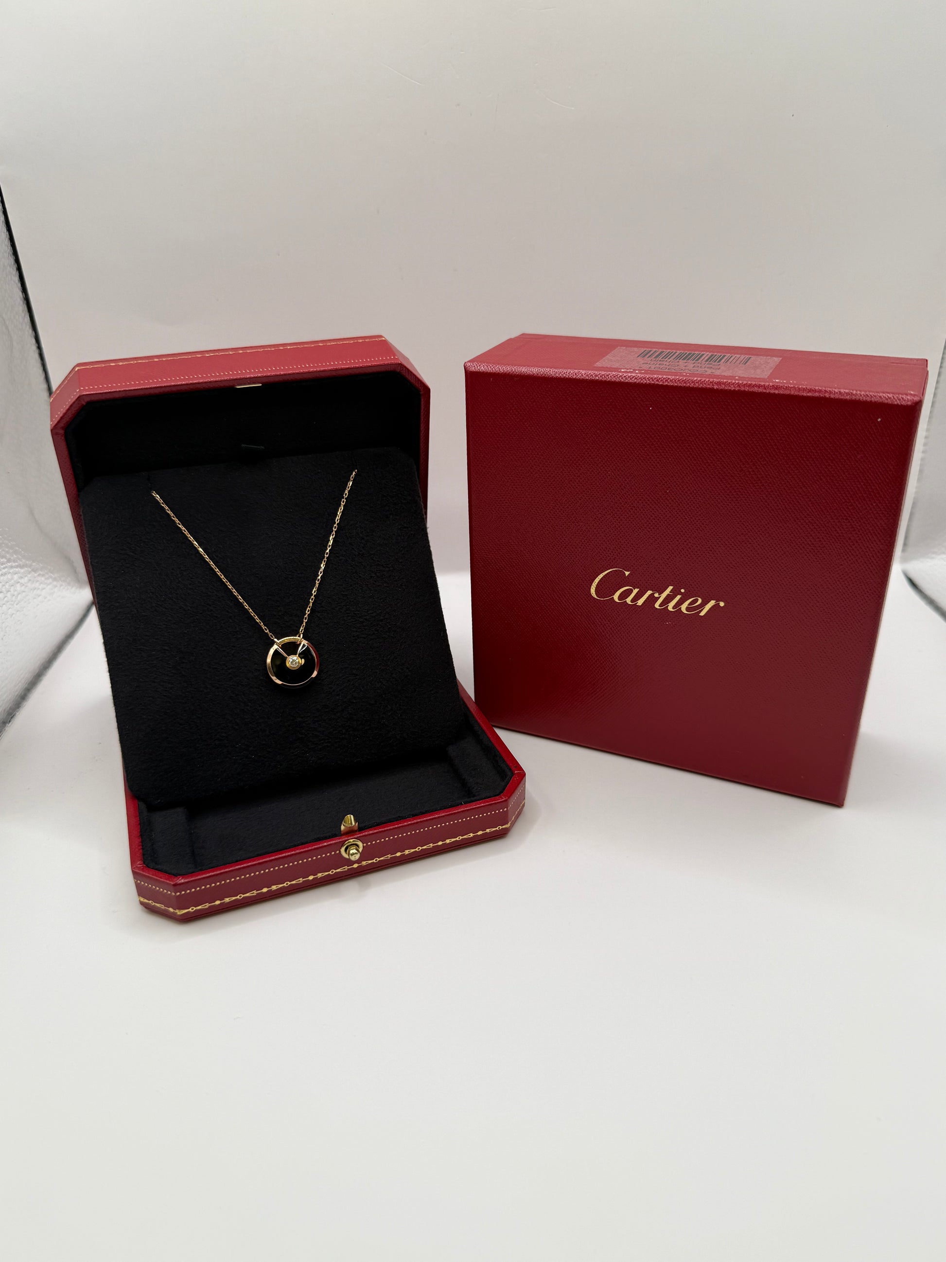 Cartier Amulette Onyx et diamant or 18 carats bijou de luxe vue 3