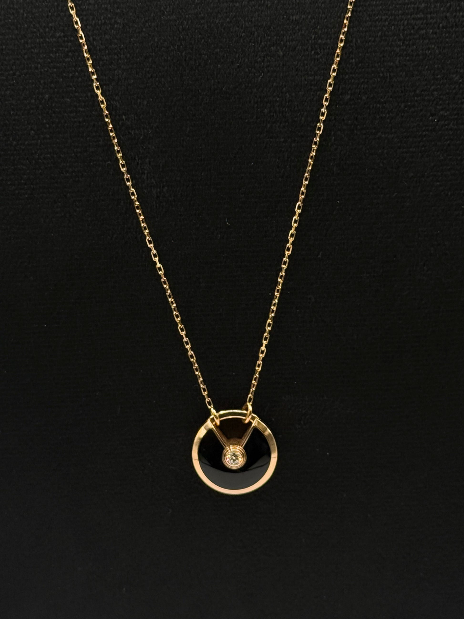 Cartier Amulette Onyx et diamant or 18 carats bijou de luxe vue 4