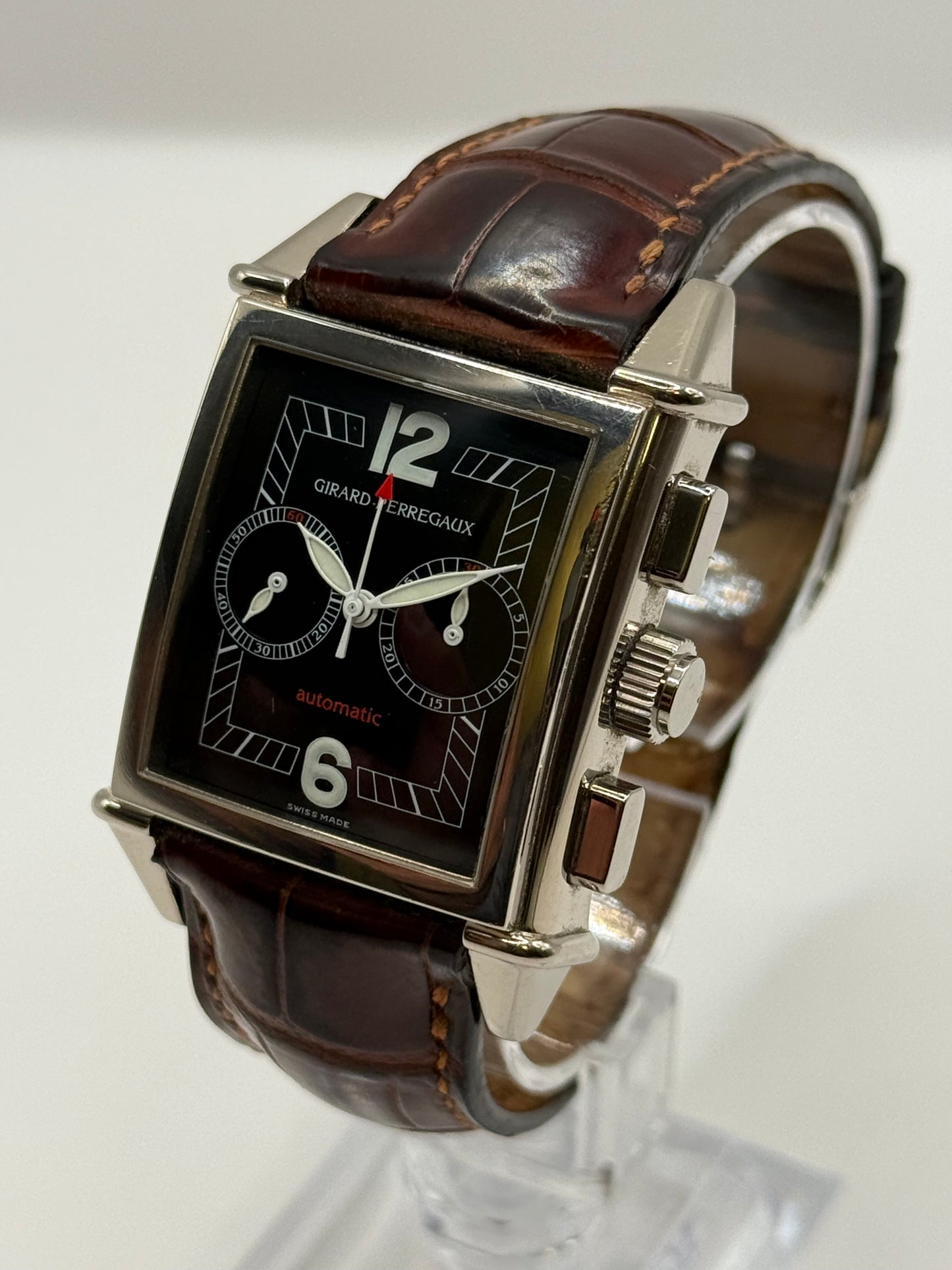 Girard Perregaux Vintage 1945 2599 montre de luxe vue 2