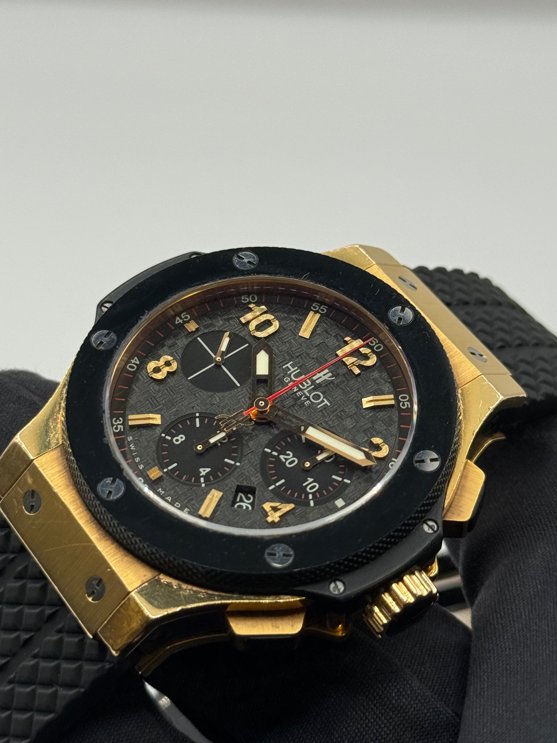 Hublot Big Bang 301.PB.131.RX 44mm montre de luxe vue 3