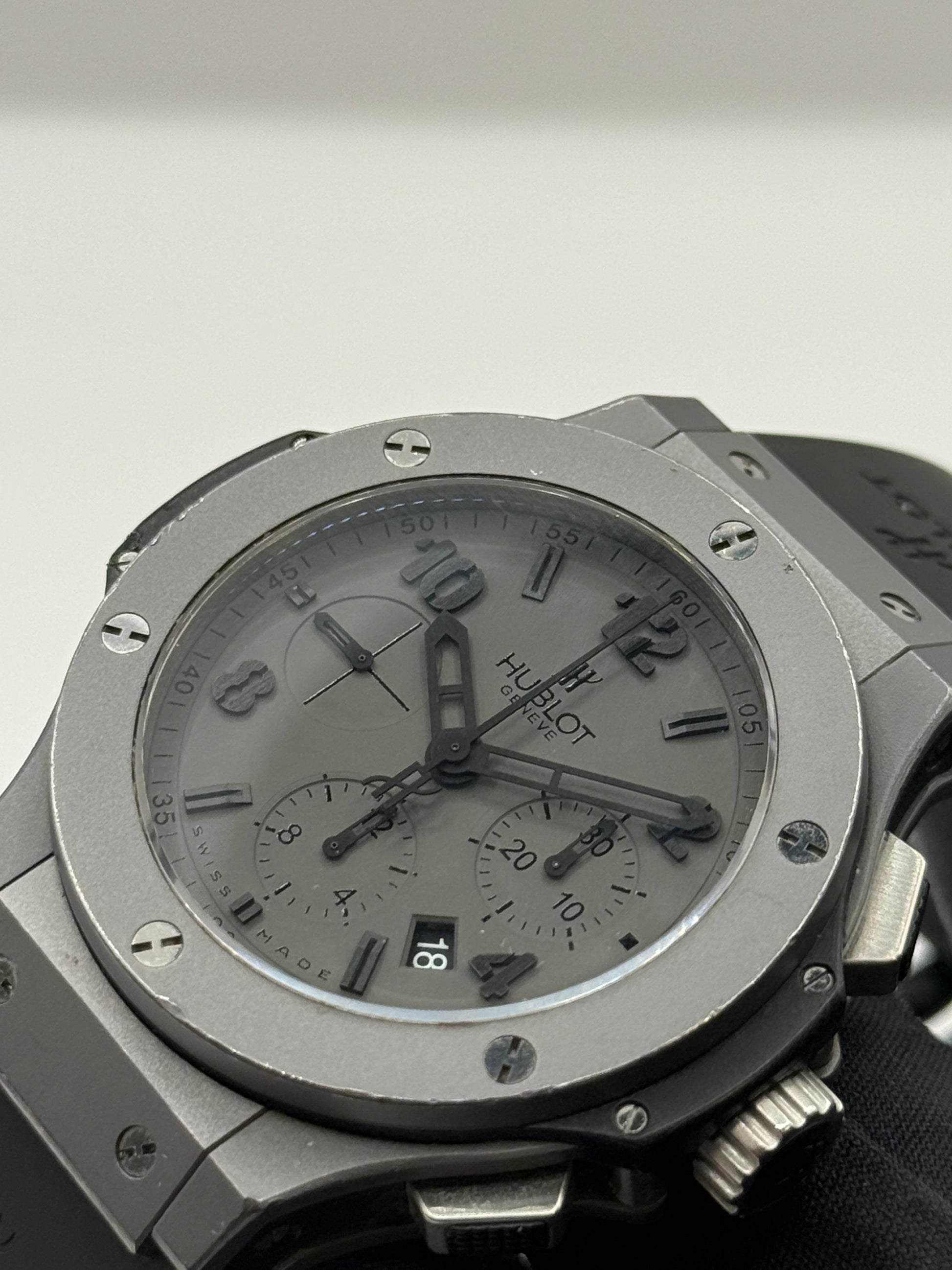 Hublot Big Bang Tantalum 301.AI.460.RX 44mm montre de luxe vue 3