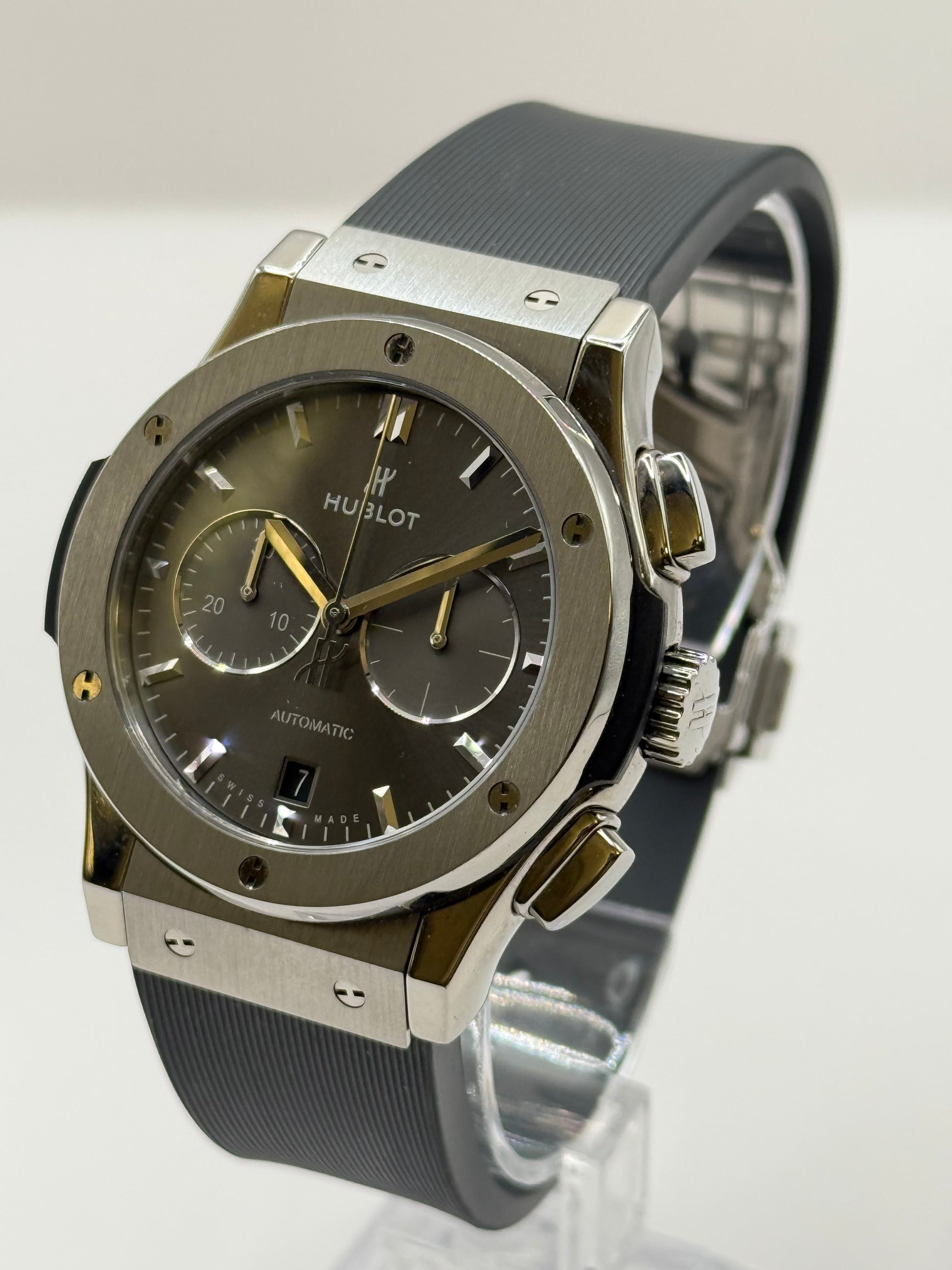 Hublot Classic Fusion  54.NX.7070.RX 42mm montre de luxe vue 2