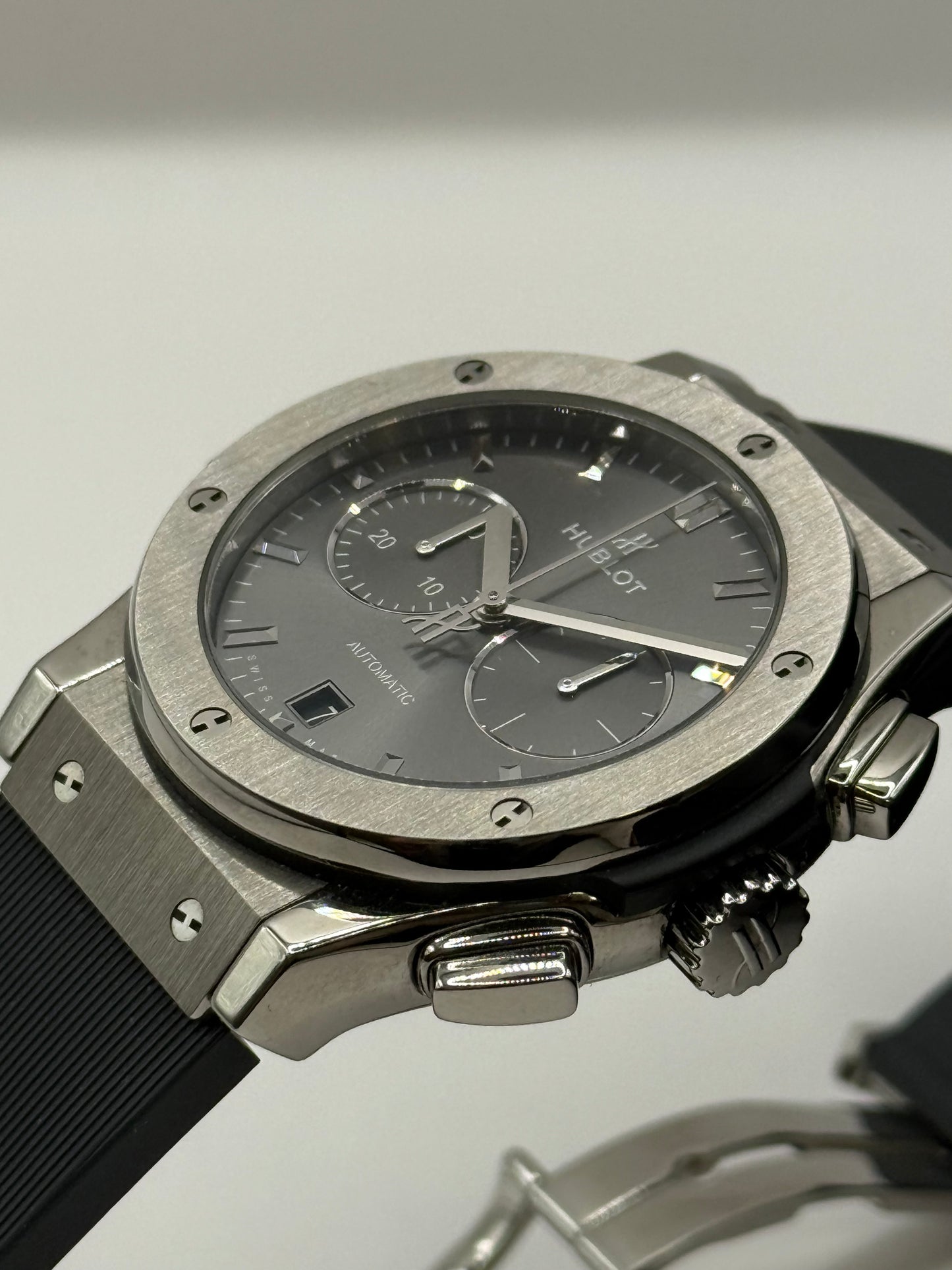Hublot Classic Fusion  54.NX.7070.RX 42mm montre de luxe vue 4