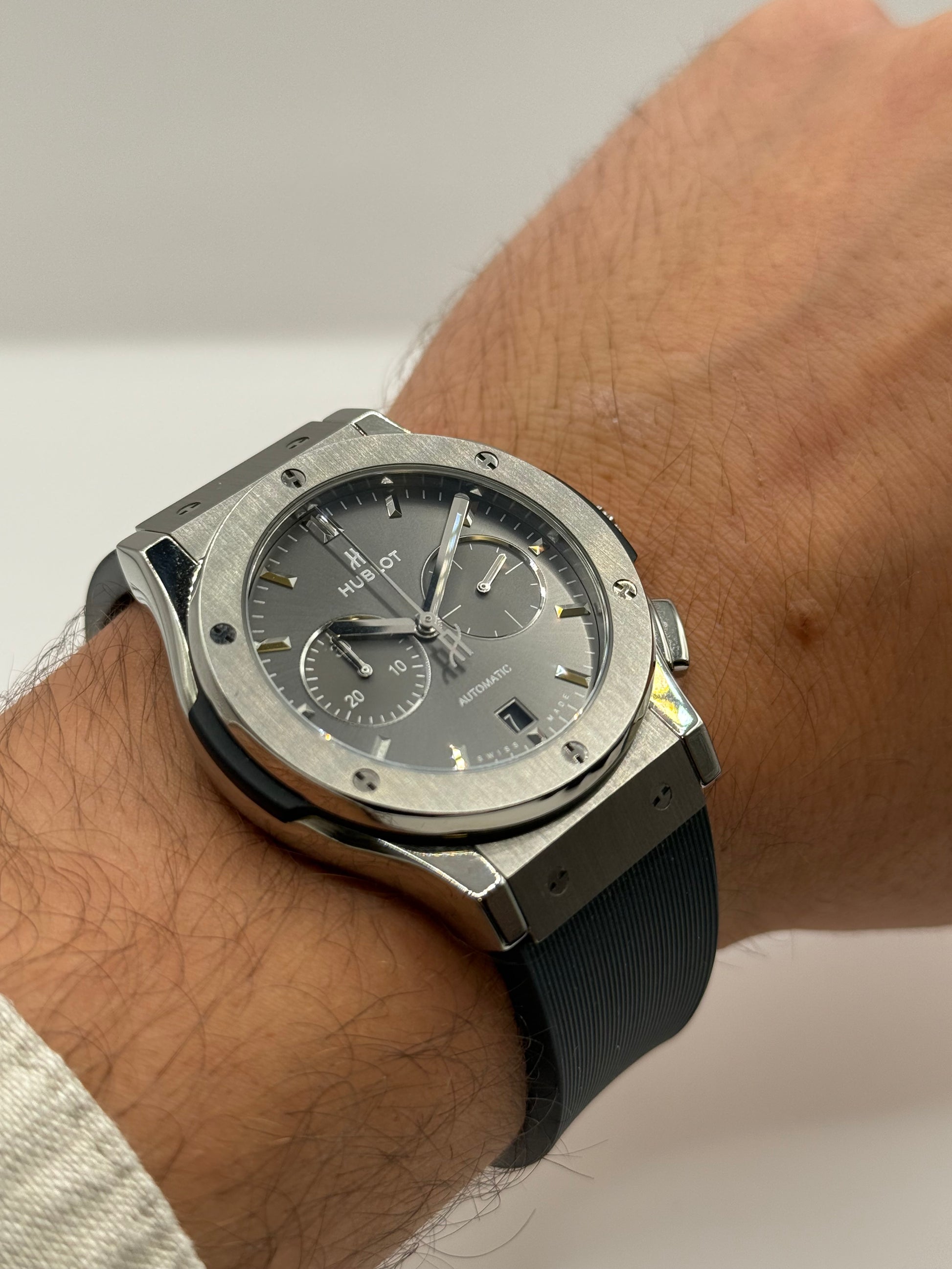 Hublot Classic Fusion  54.NX.7070.RX 42mm montre de luxe vue 7