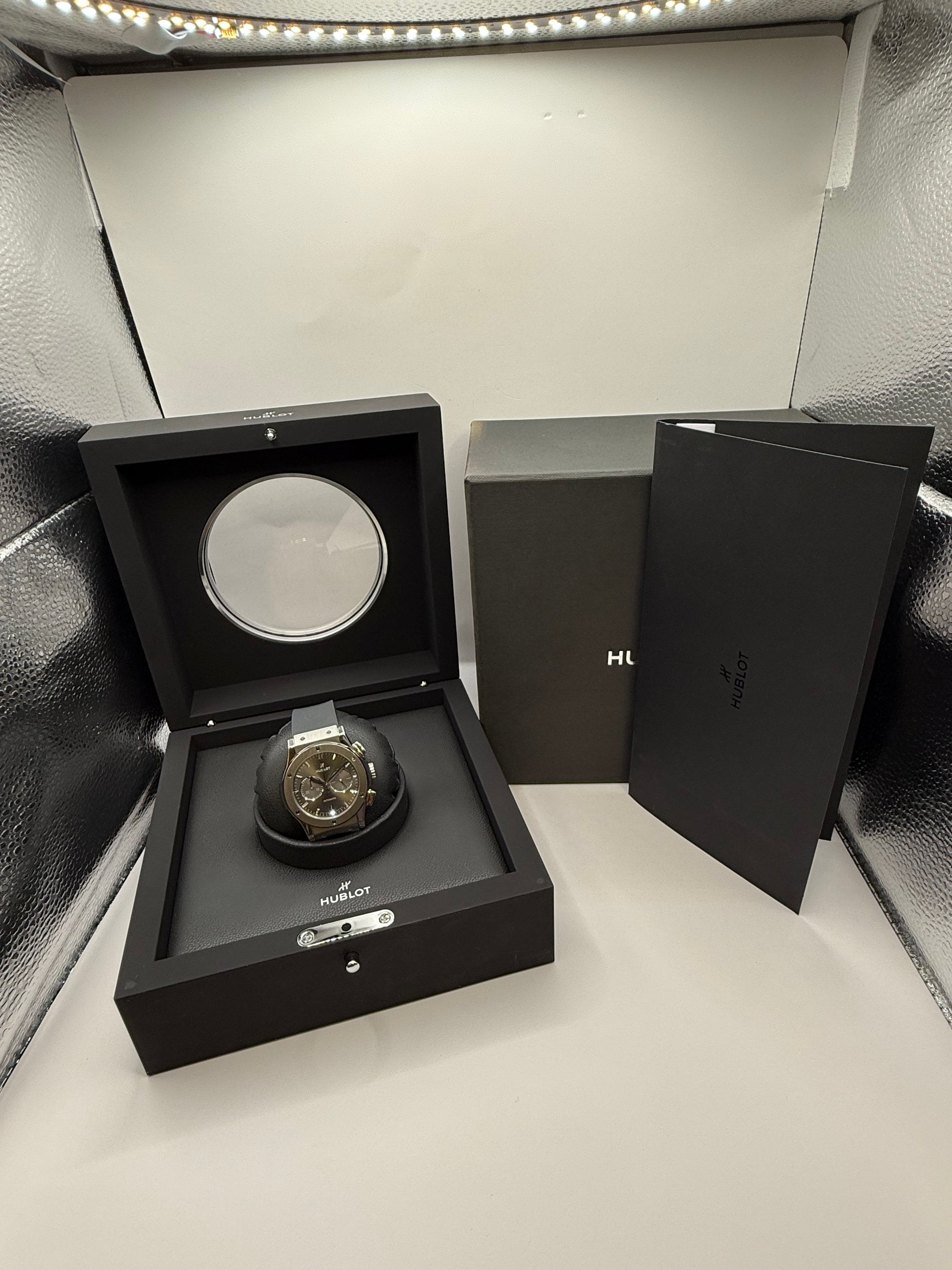 Hublot Classic Fusion  54.NX.7070.RX 42mm montre de luxe vue 8